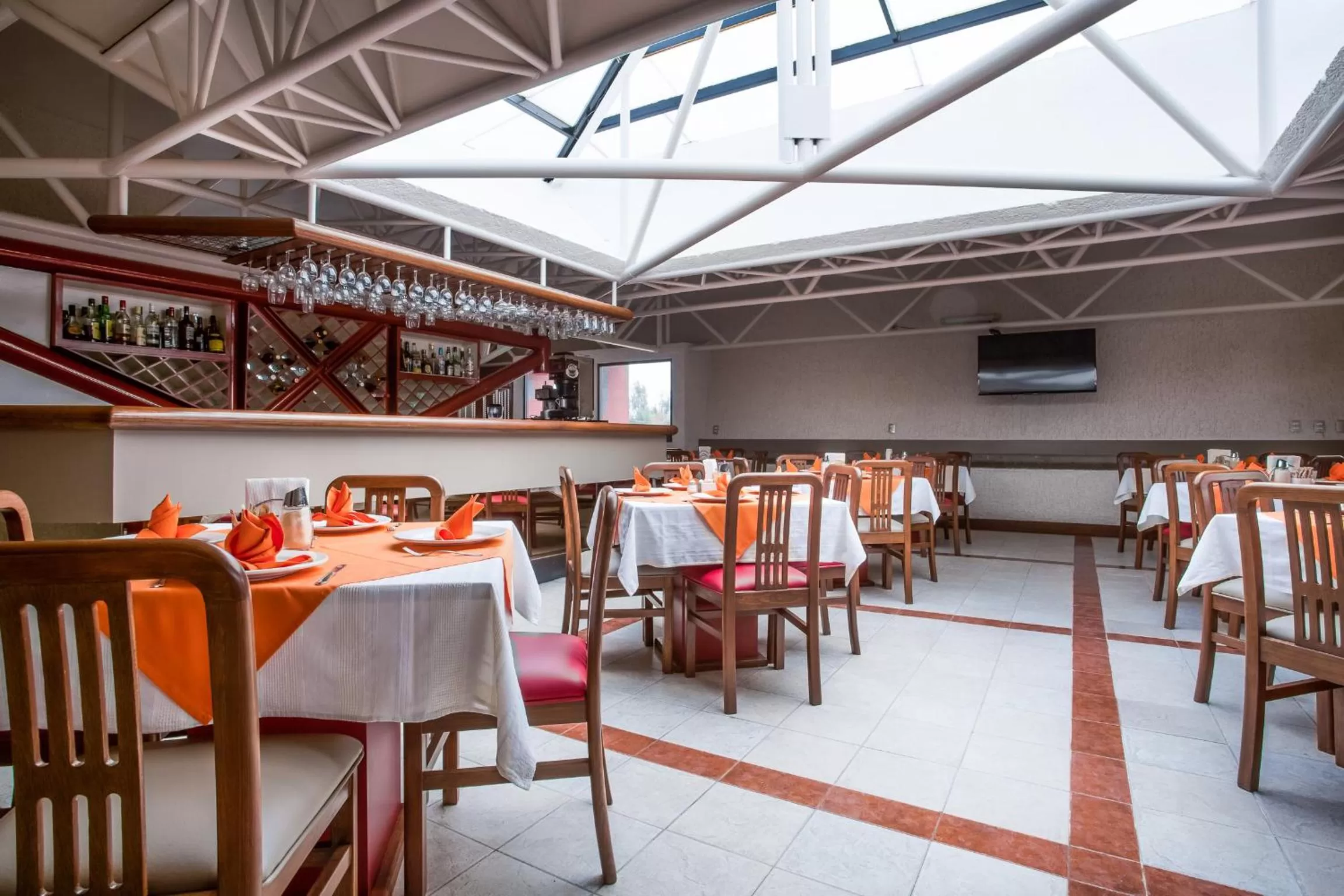 Restaurant/places to eat in Hotel Puente Real