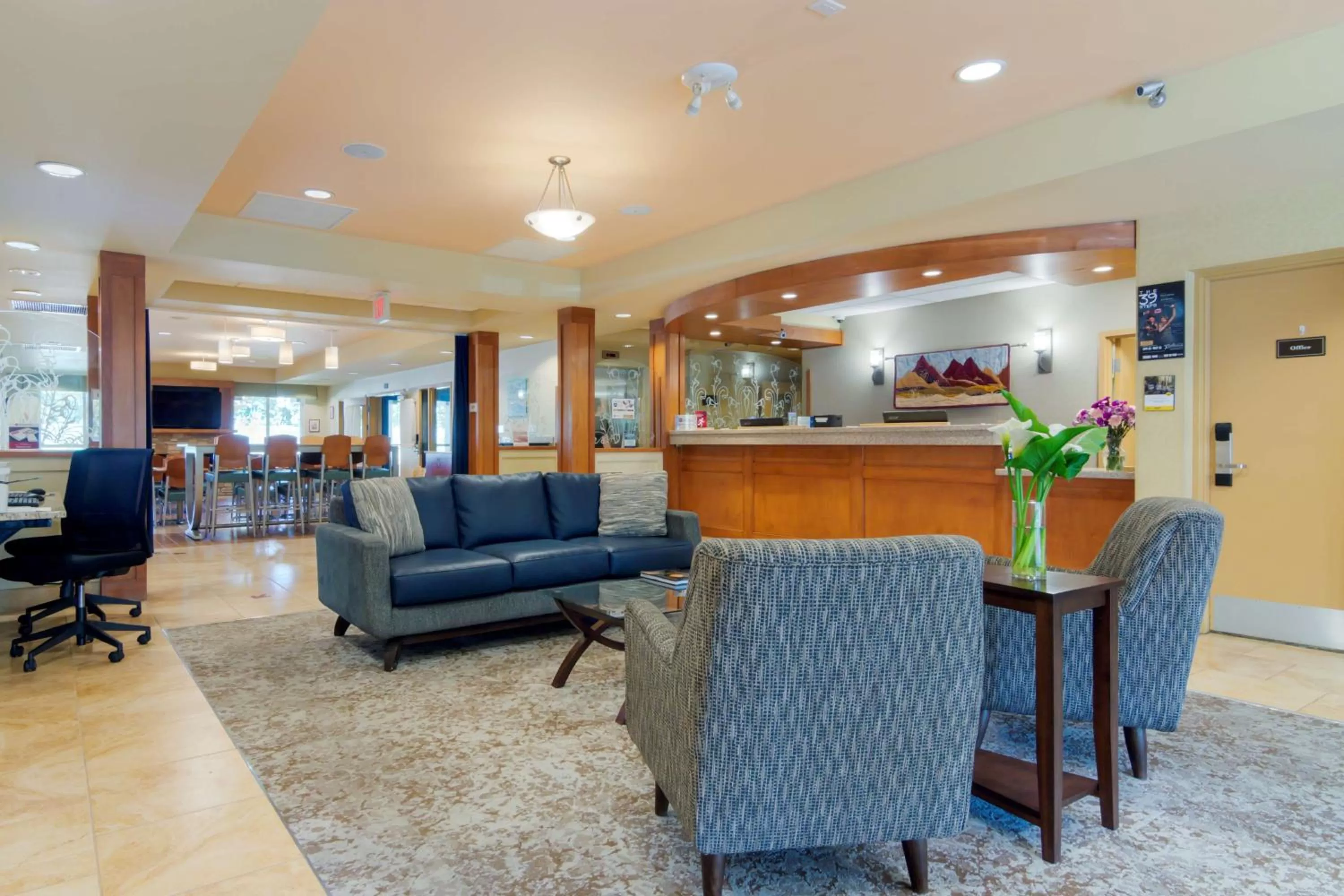 Lobby or reception in Best Western PLUS Chemainus Inn