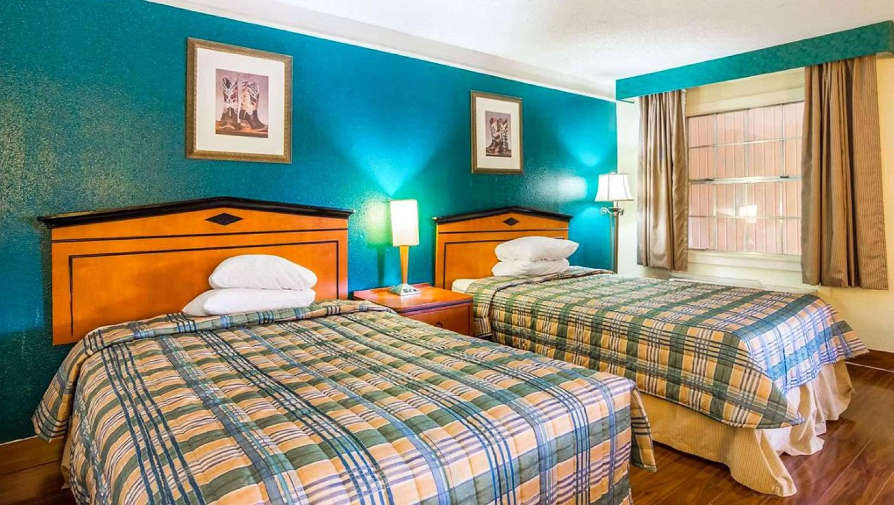 Photo of the whole room, Bed in Magnuson Hotel Little Rock South