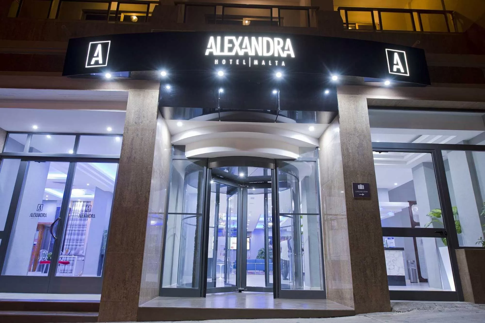 Facade/entrance in Alexandra Hotel