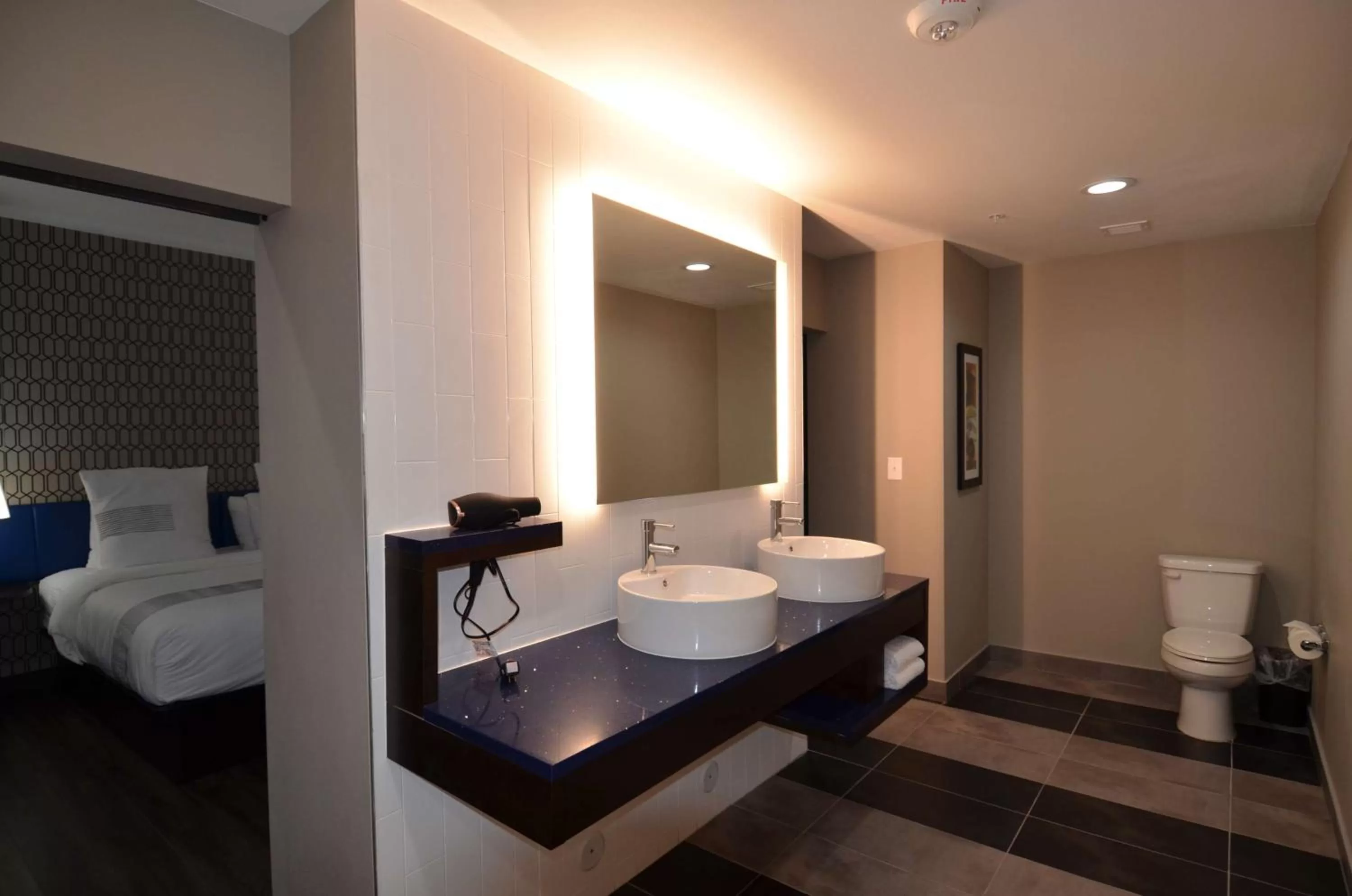 Queen Room with Two Queen Beds and Bath Tub - Disability Access in GLō Best Western Enid OK Downtown - Convention Center Hotel