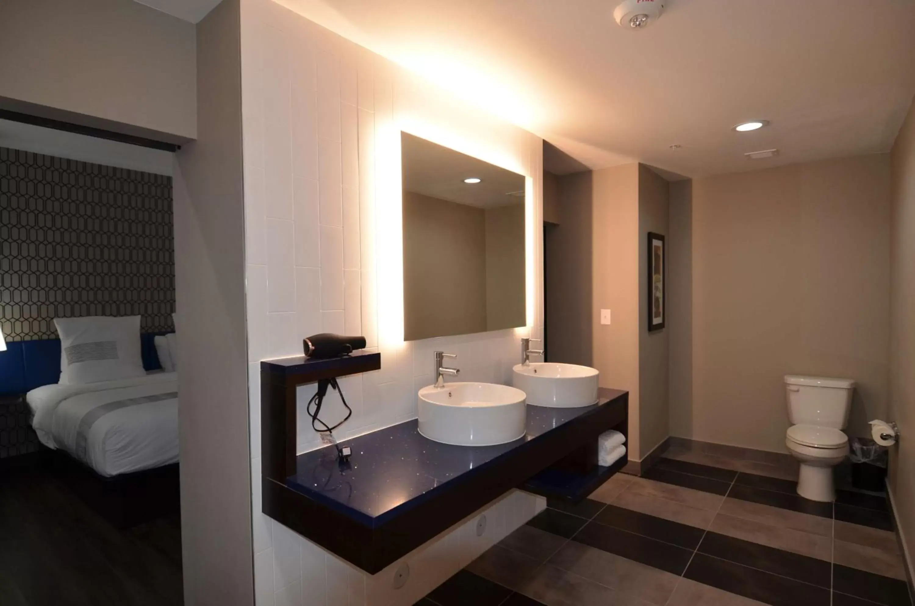 Queen Room with Two Queen Beds and Bath Tub - Disability Access in GLō Best Western Enid OK Downtown - Convention Center Hotel Queen Room with Two Queen Beds and Bath Tub - Disability Access in GLō Best Western Enid OK Downtown - Convention Center Hotel