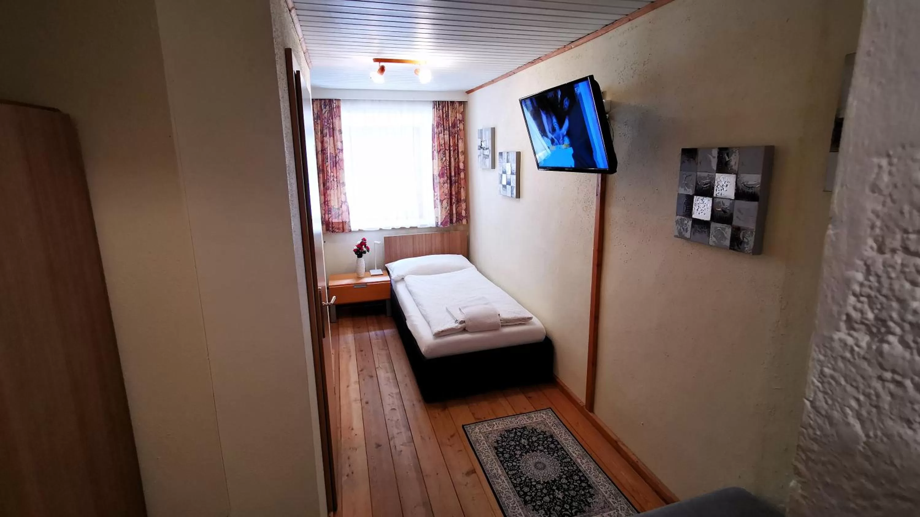 Bed, Bathroom in Gasthof Geronimo