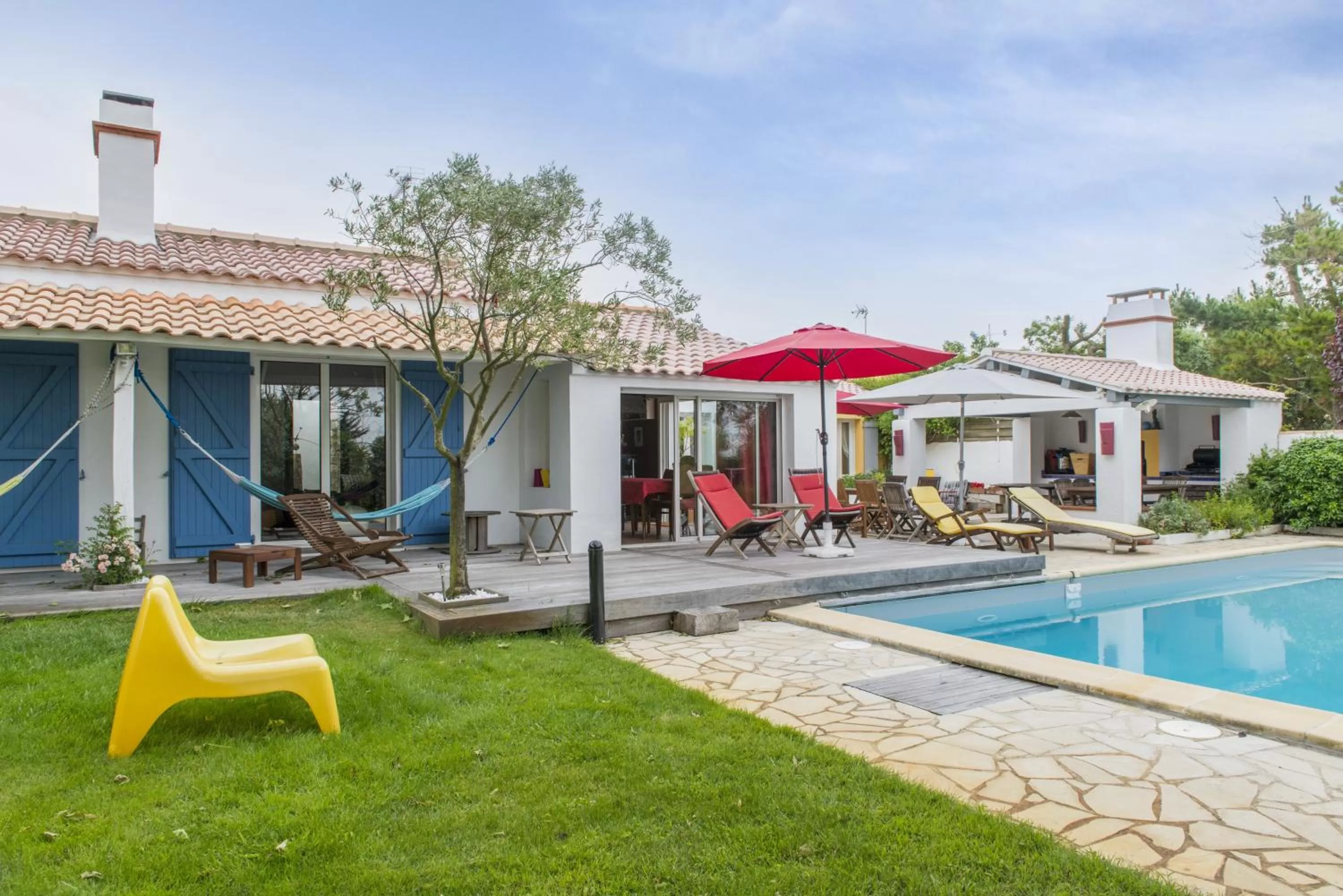 Patio in Les Yeux Bleus Bed & Breakfast