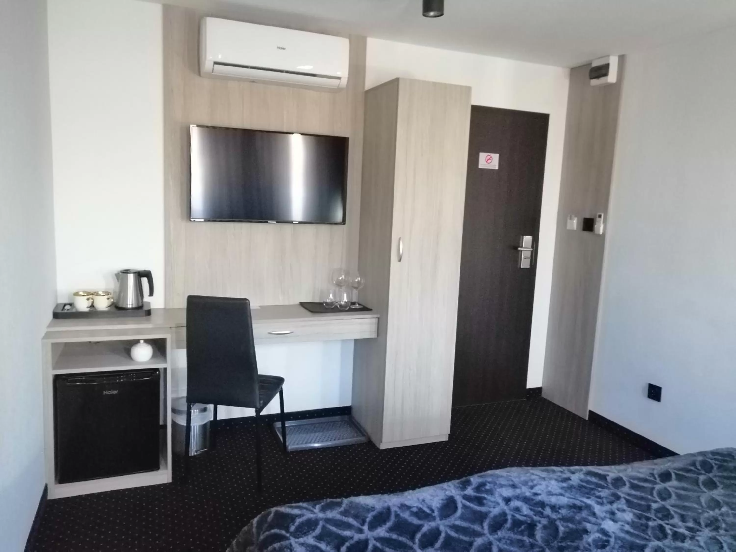 Bedroom, TV/Entertainment Center in Pensjonat Sandomierski