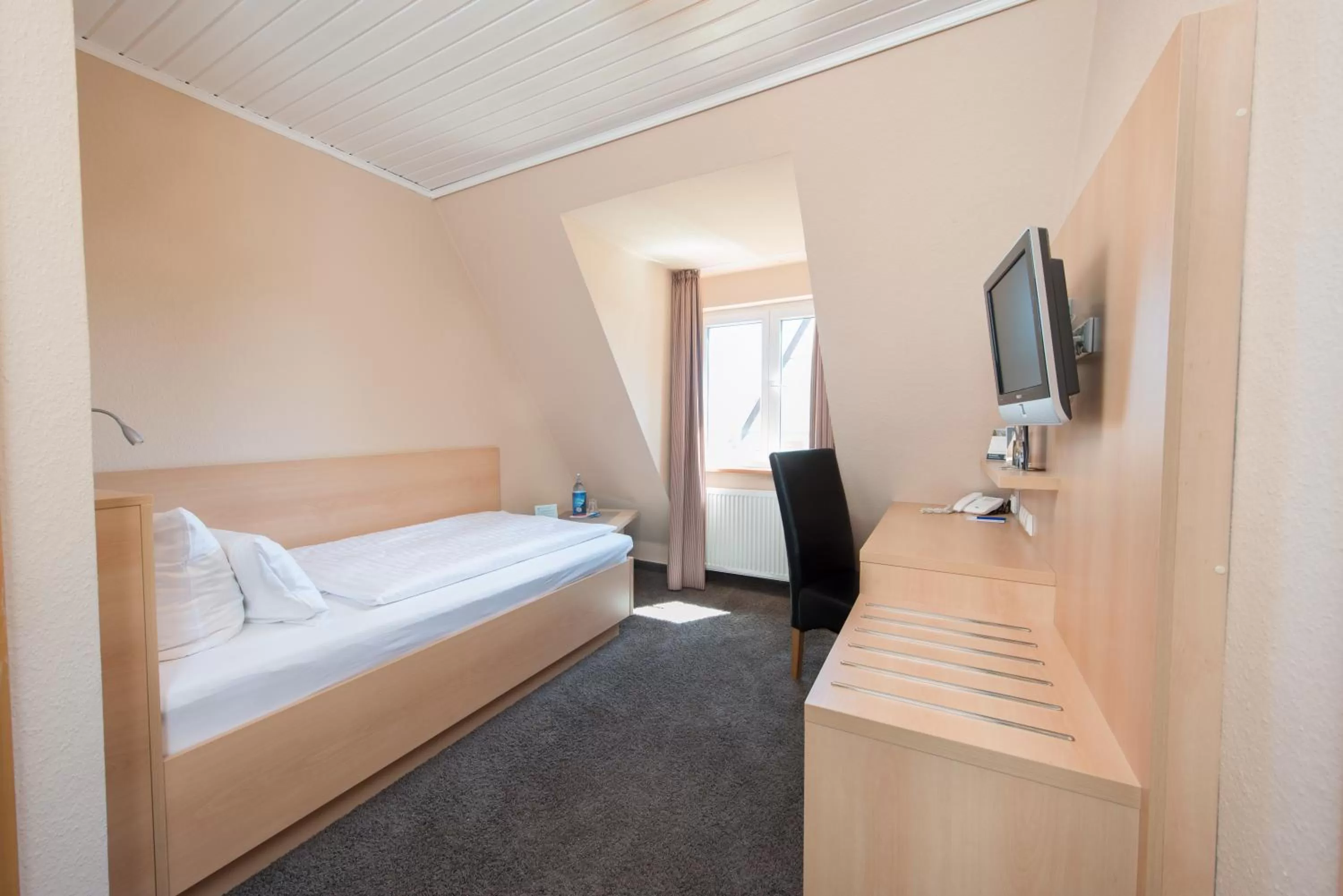 Photo of the whole room, Bed in Hotel Am Alten Strom