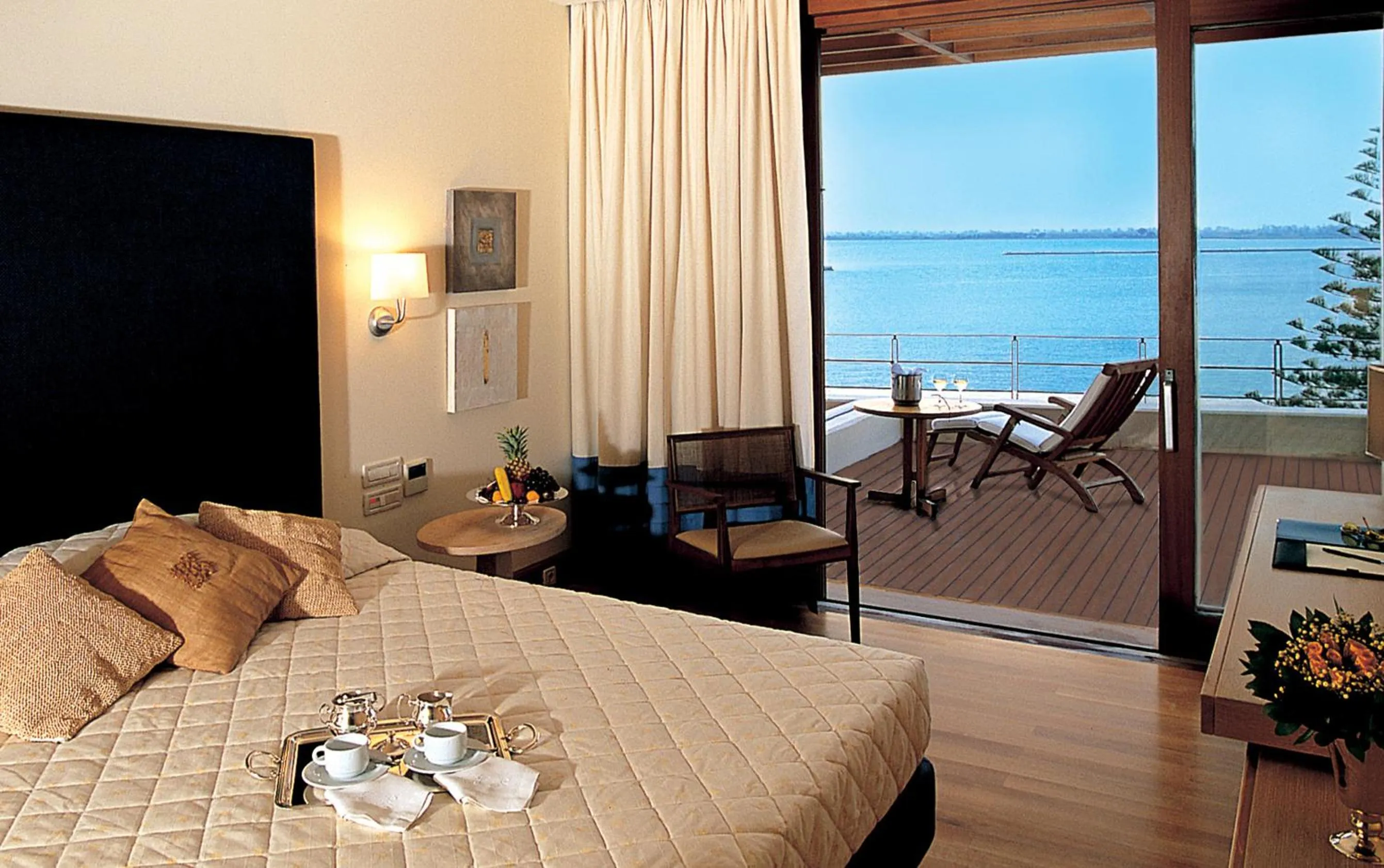 Bedroom, Bed in Amphitryon Hotel