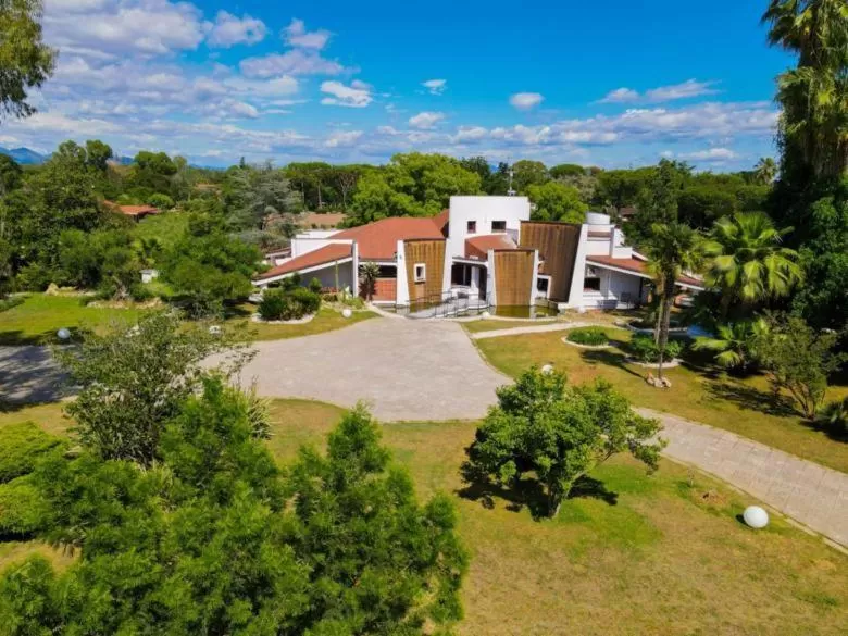 Property Building in paradise suite