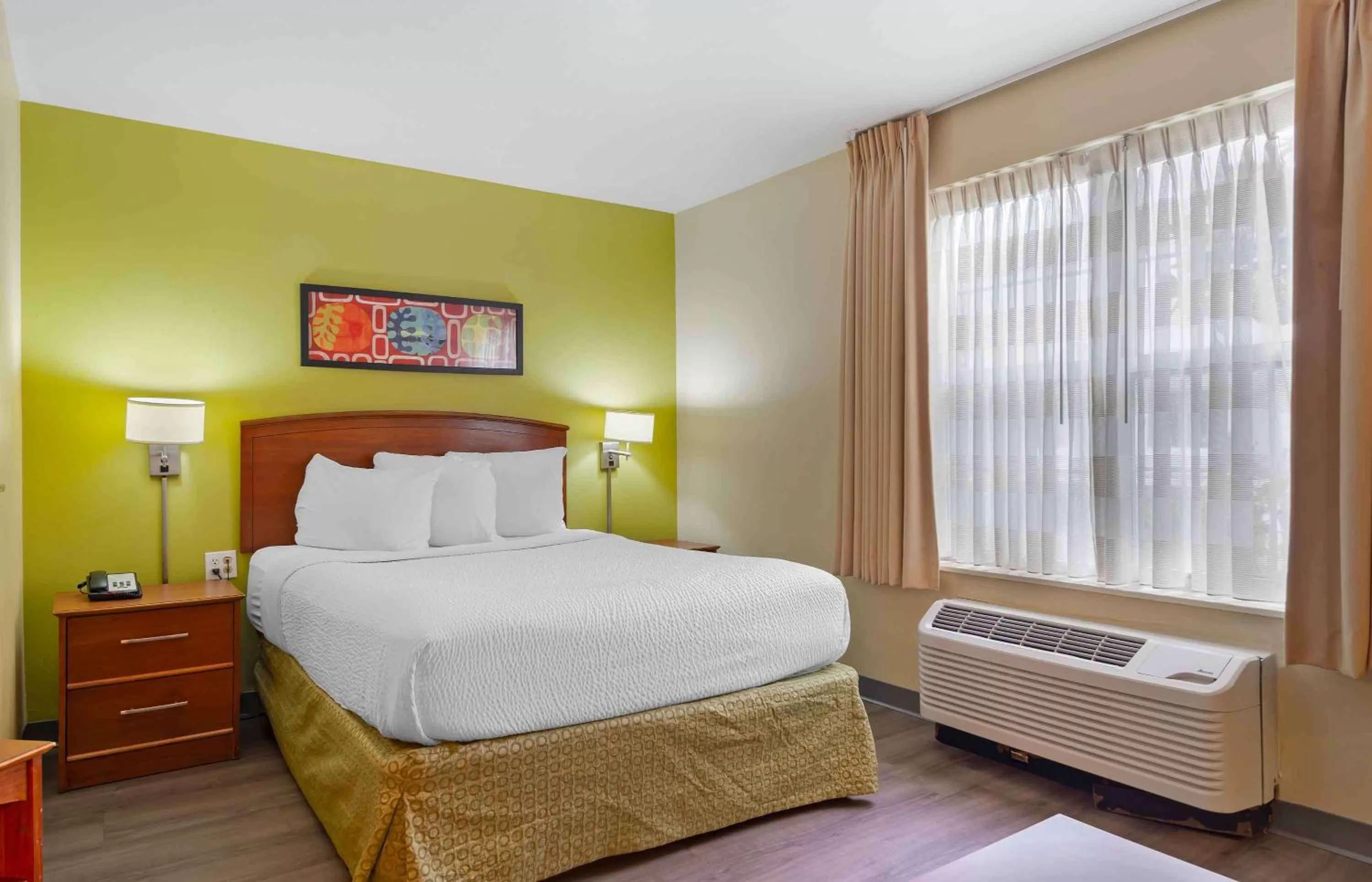 Deluxe studio 1 Queen Bed Non-Smoking in Extended Stay America Suites - Atlanta - Norcross