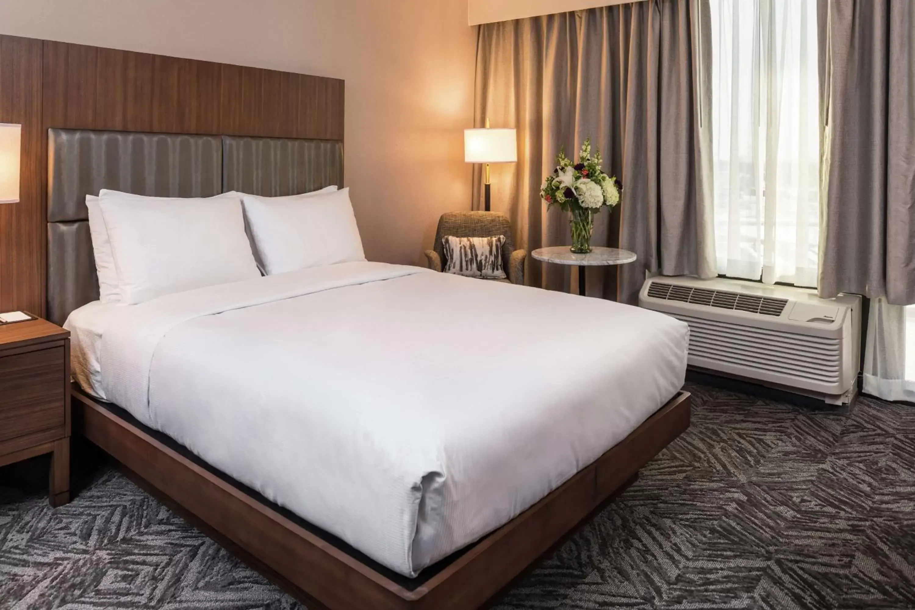 King Room in Doubletree By Hilton Lafayette East King Room in Doubletree By Hilton Lafayette East