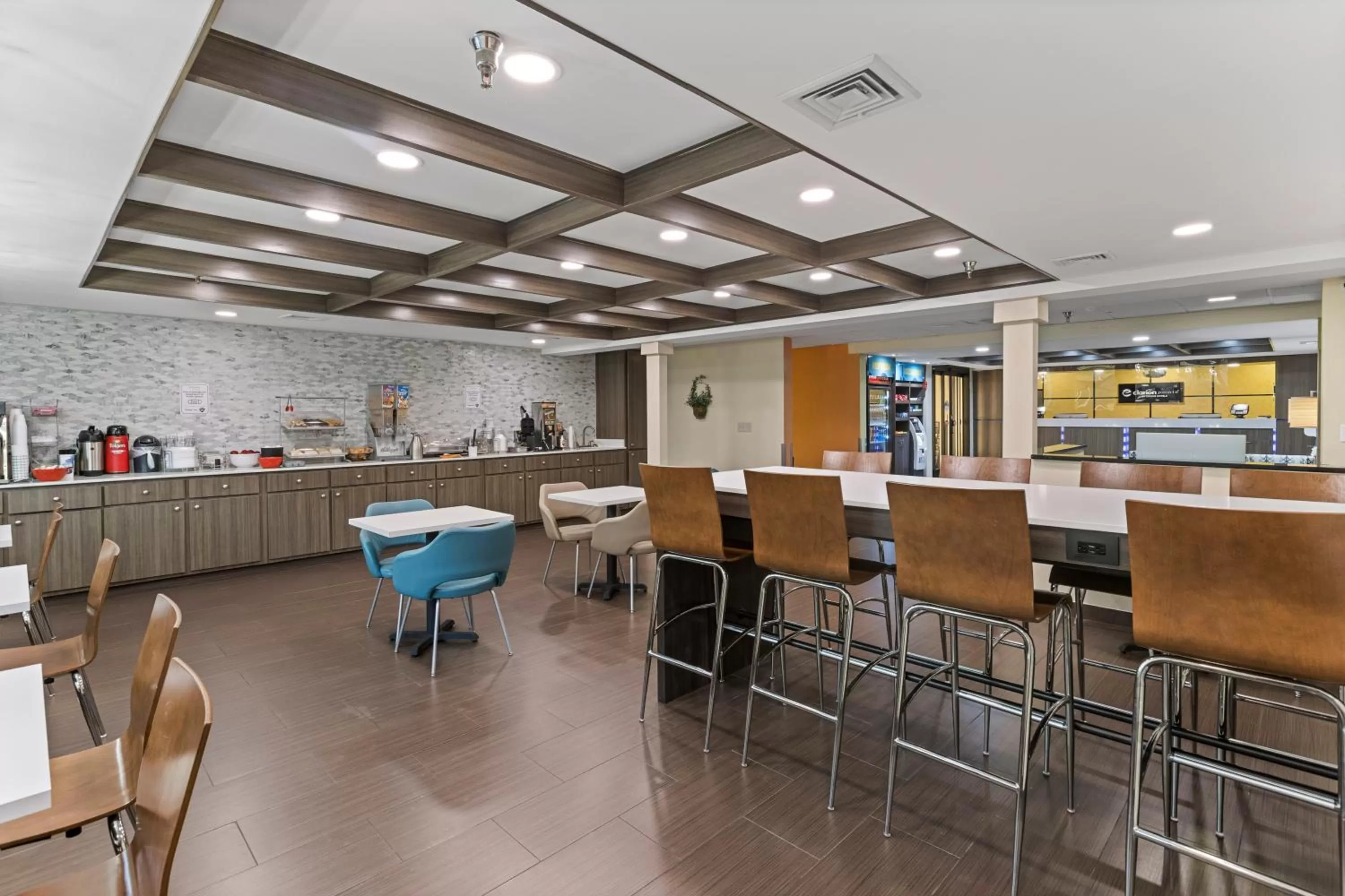 Breakfast in Clarion Pointe Savannah Gateway I-95