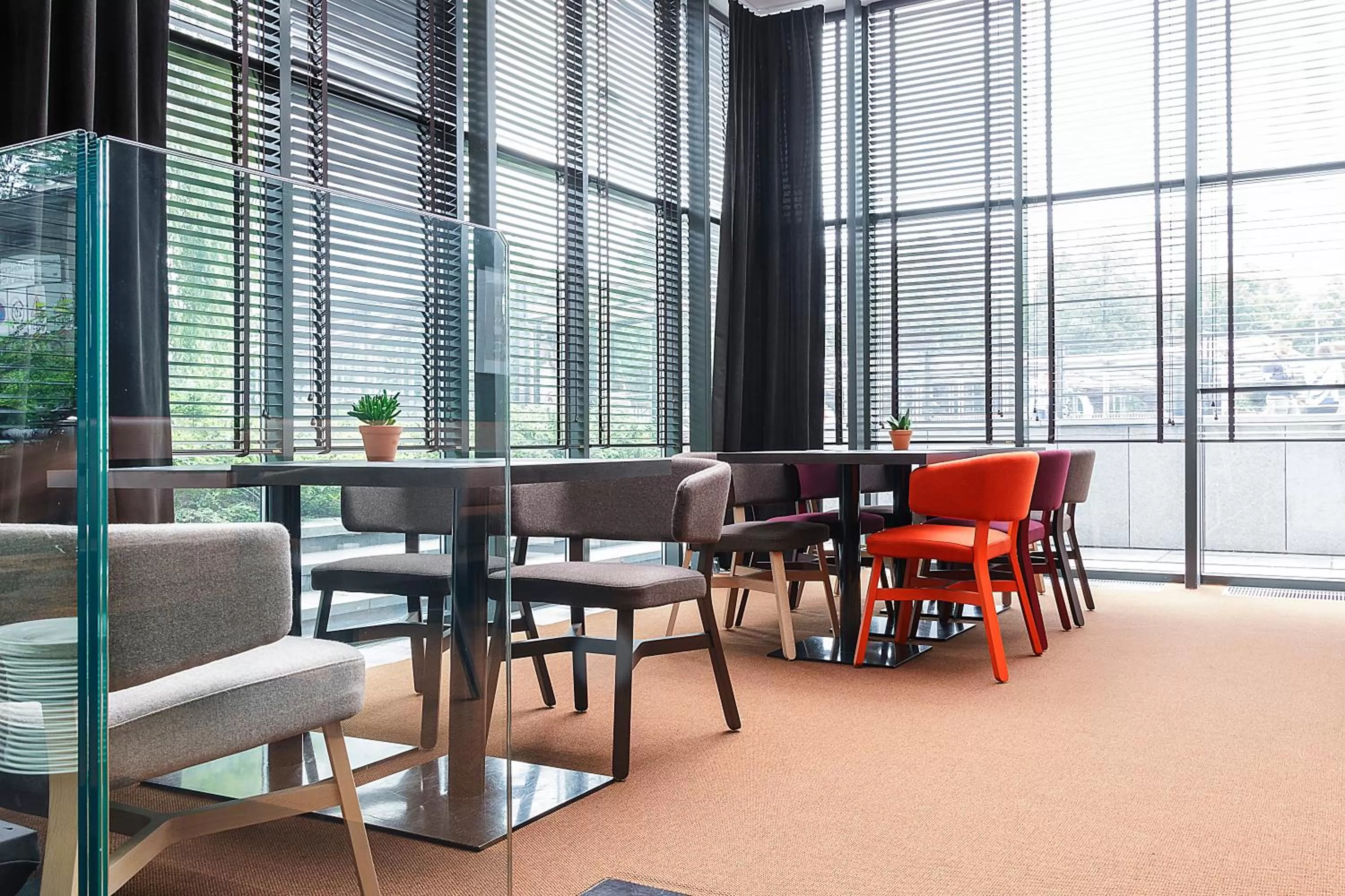 Lounge or bar in Vienna House Easy by Wyndham Katowice