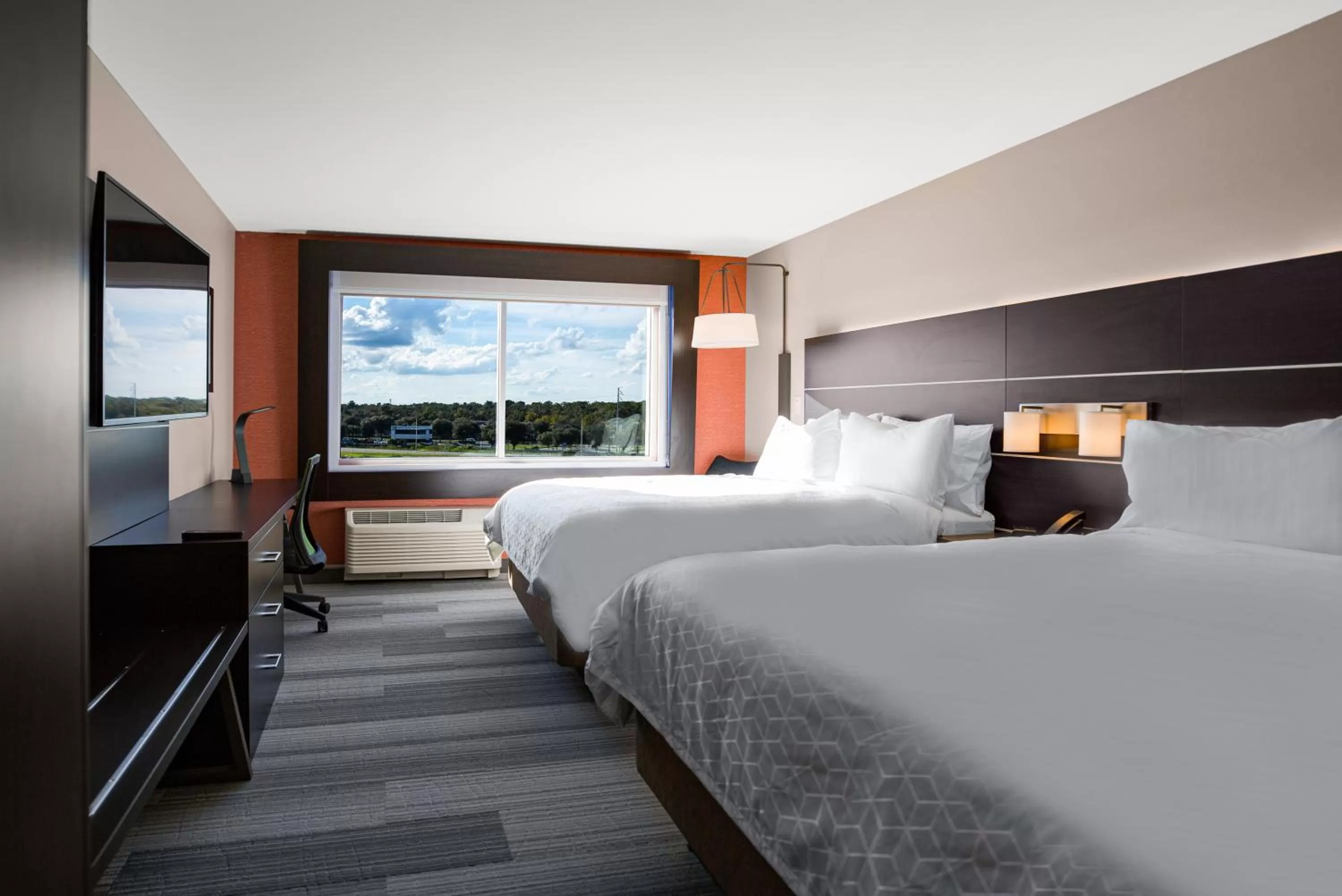 Photo of the whole room, Bed in Holiday Inn Express & Suites Sanford - Lake Mary by IHG