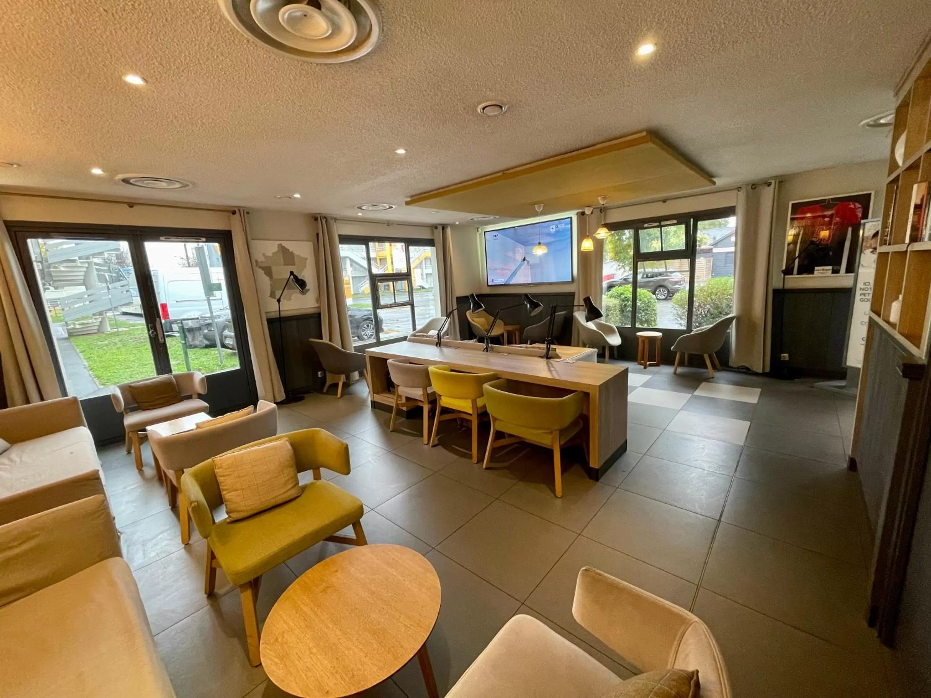 Living room in Campanile Villepinte - Parc des Expositions