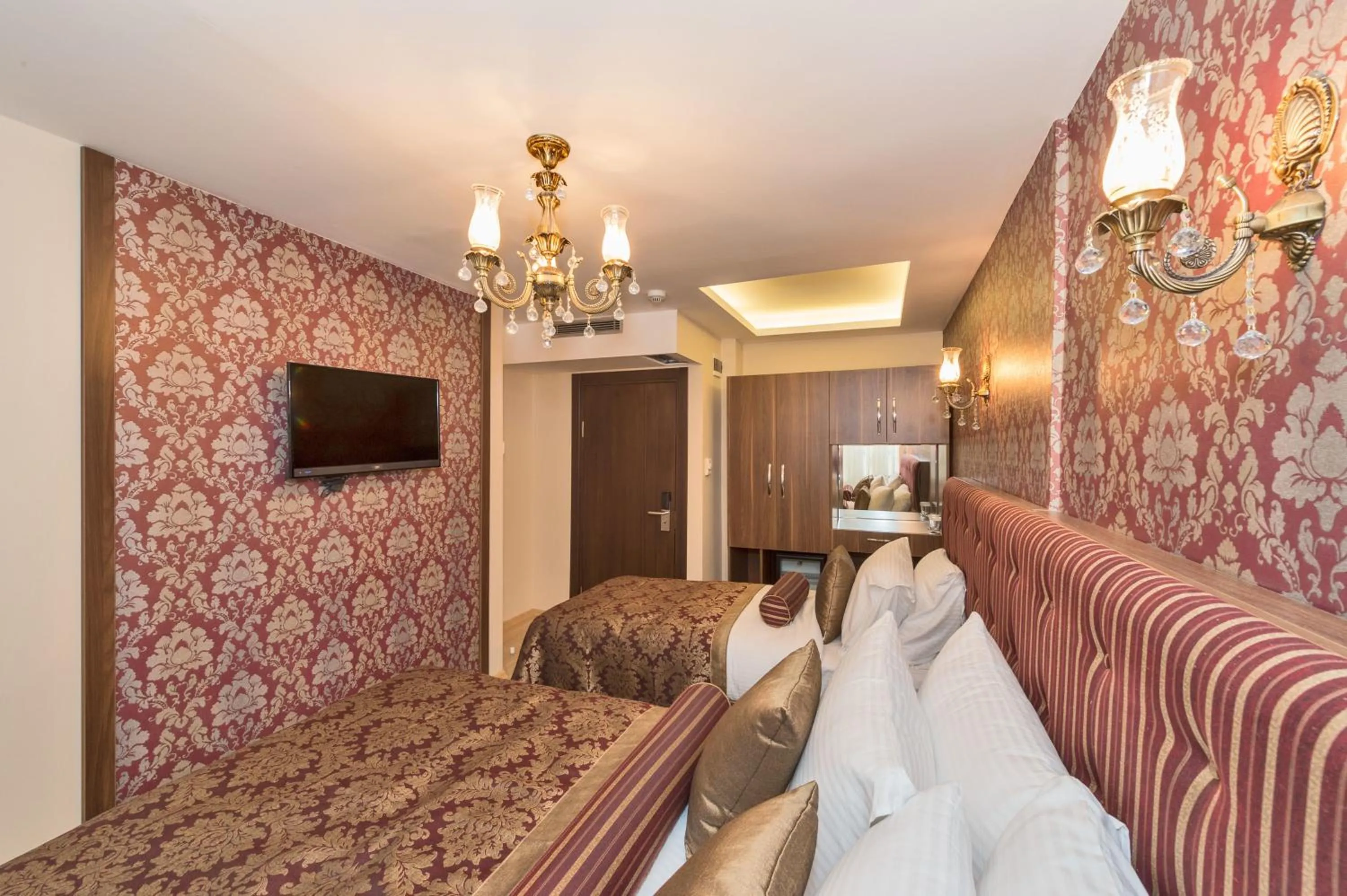 Photo of the whole room in Marmara Place Old City Hotel