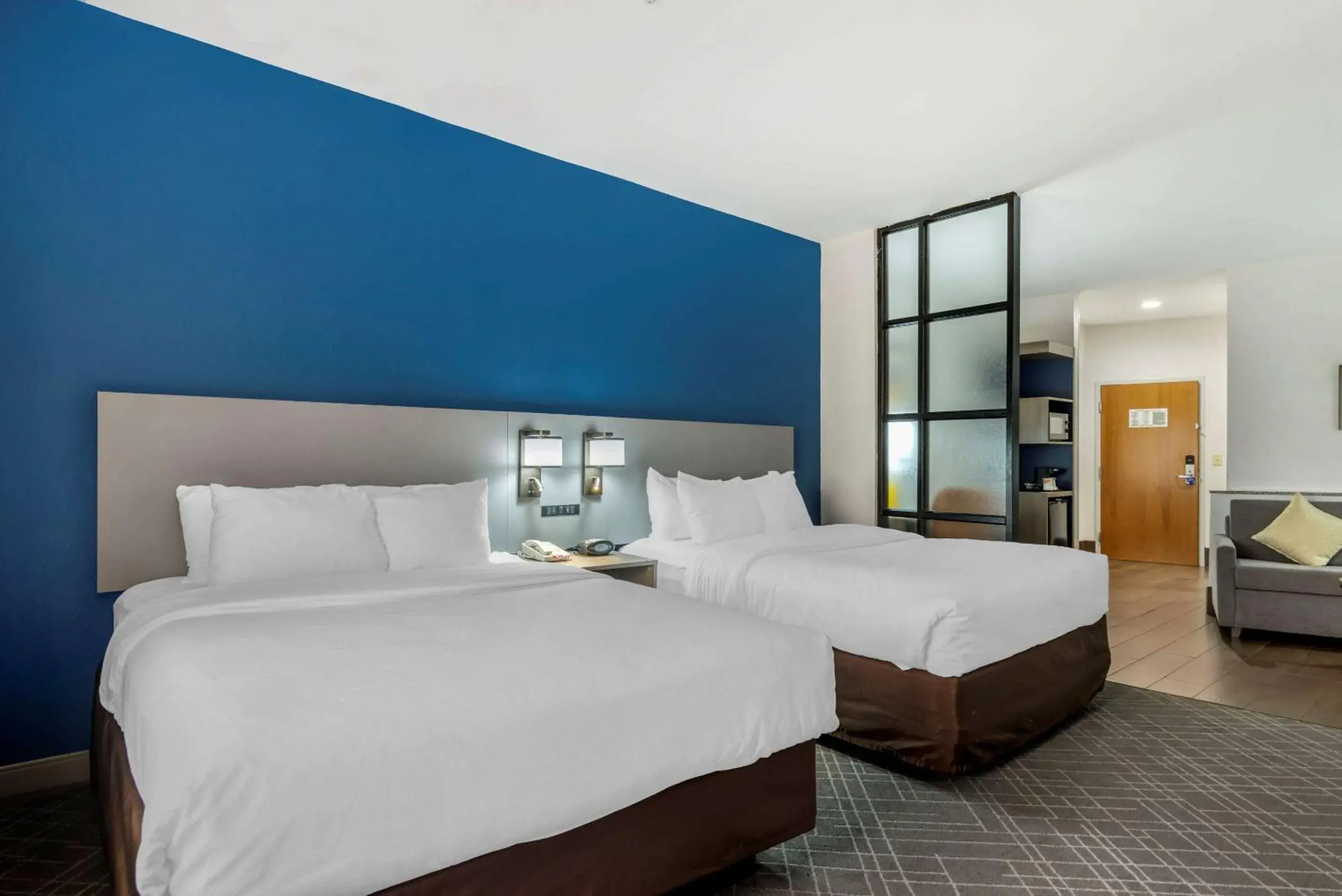 Executive Queen Suite - Non-Smoking in Comfort Suites Macon Executive Queen Suite - Non-Smoking in Comfort Suites Macon