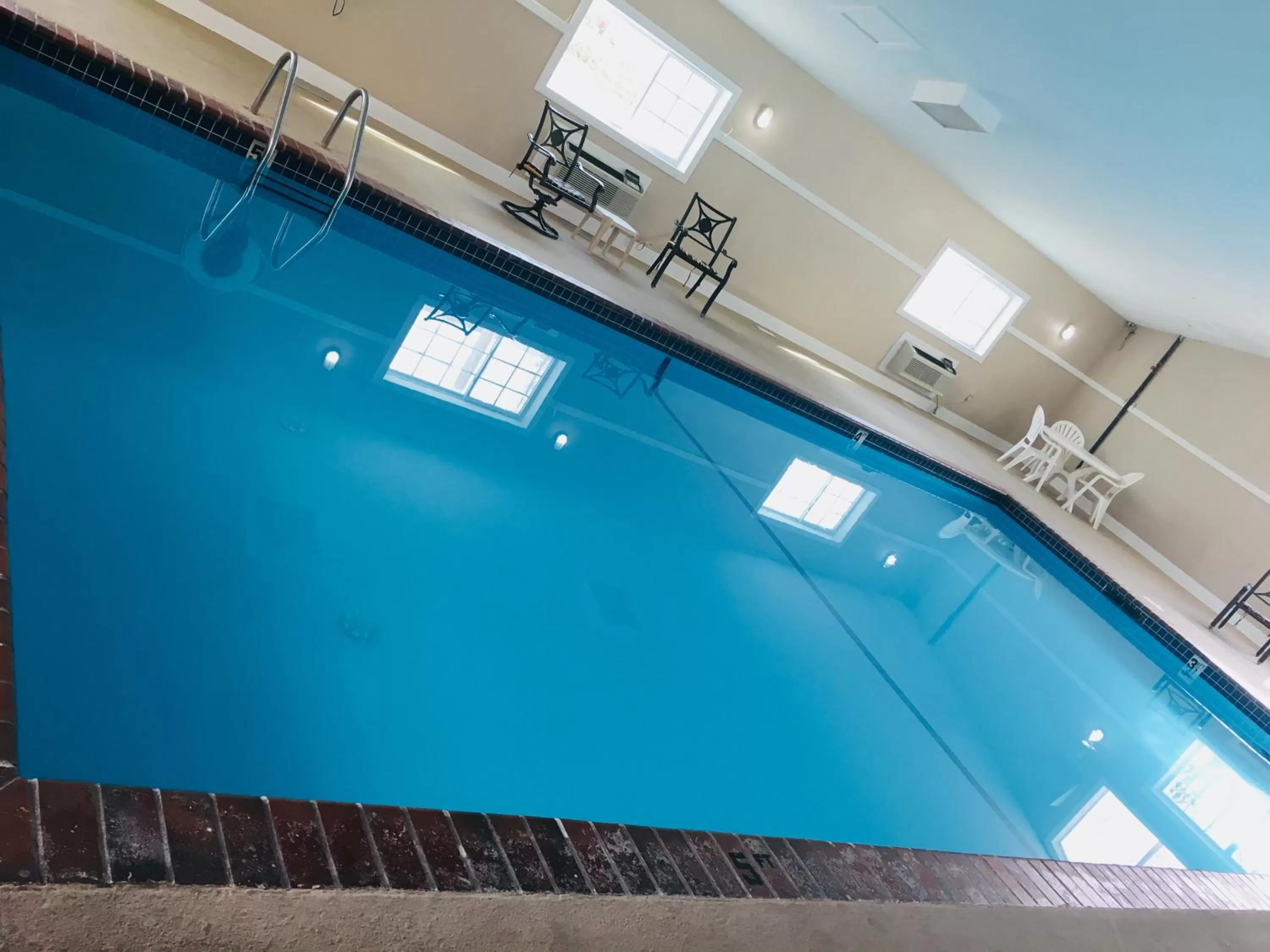 Swimming pool in Quality Inn Lawton near Fort Sill