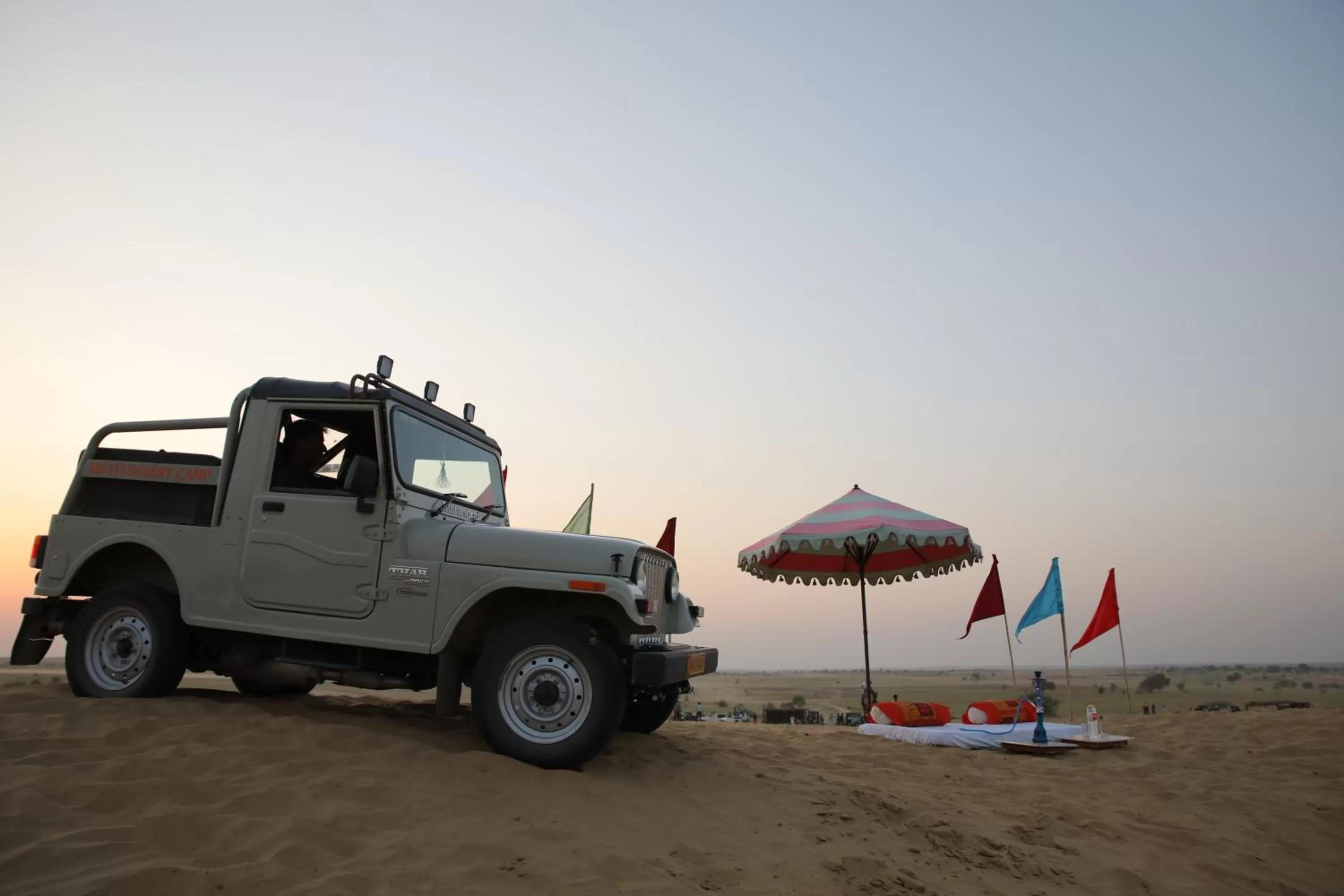 Evening entertainment in Bhati Desert Camp Sam