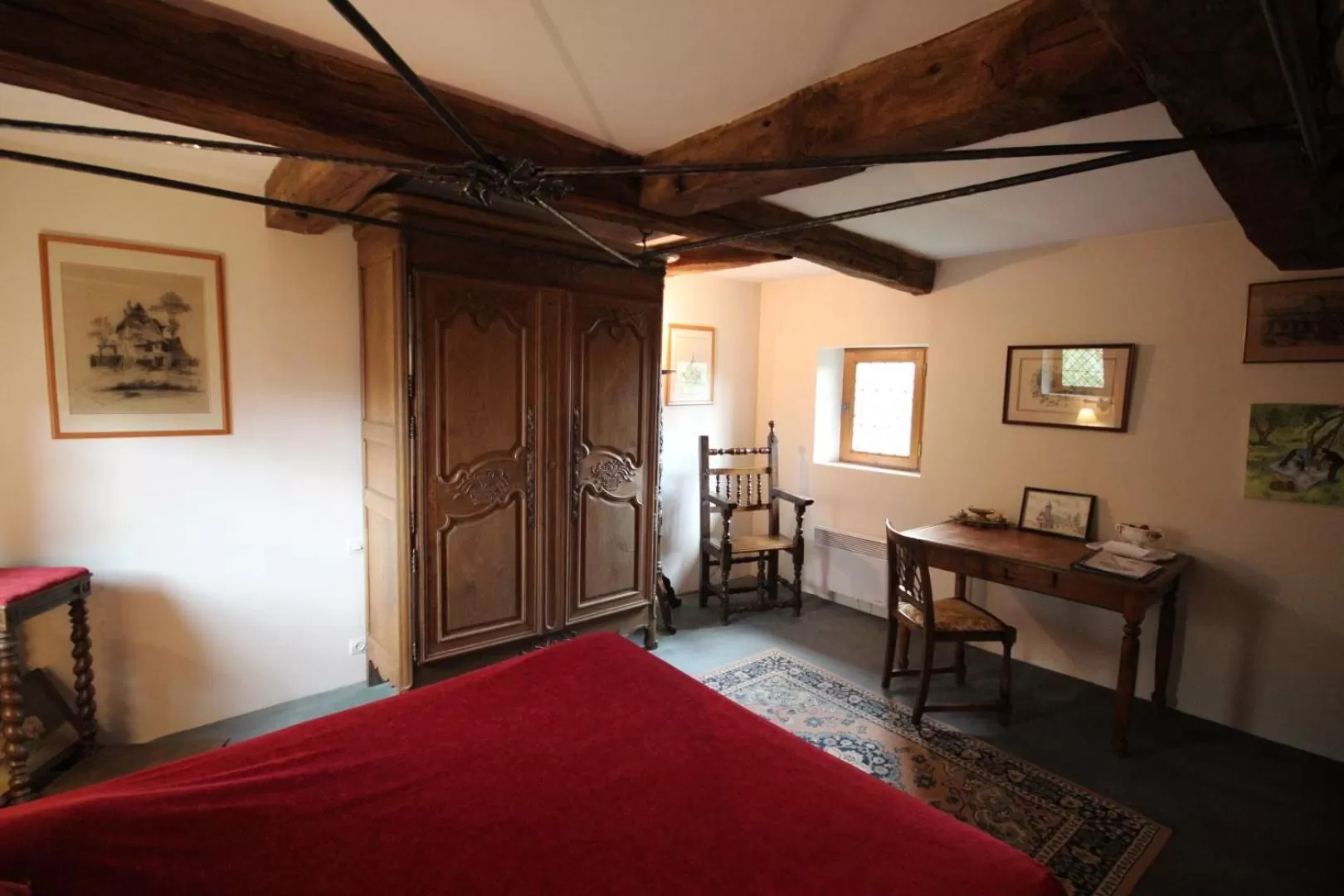 Bed in Le Pommenial de la Hérissonnière