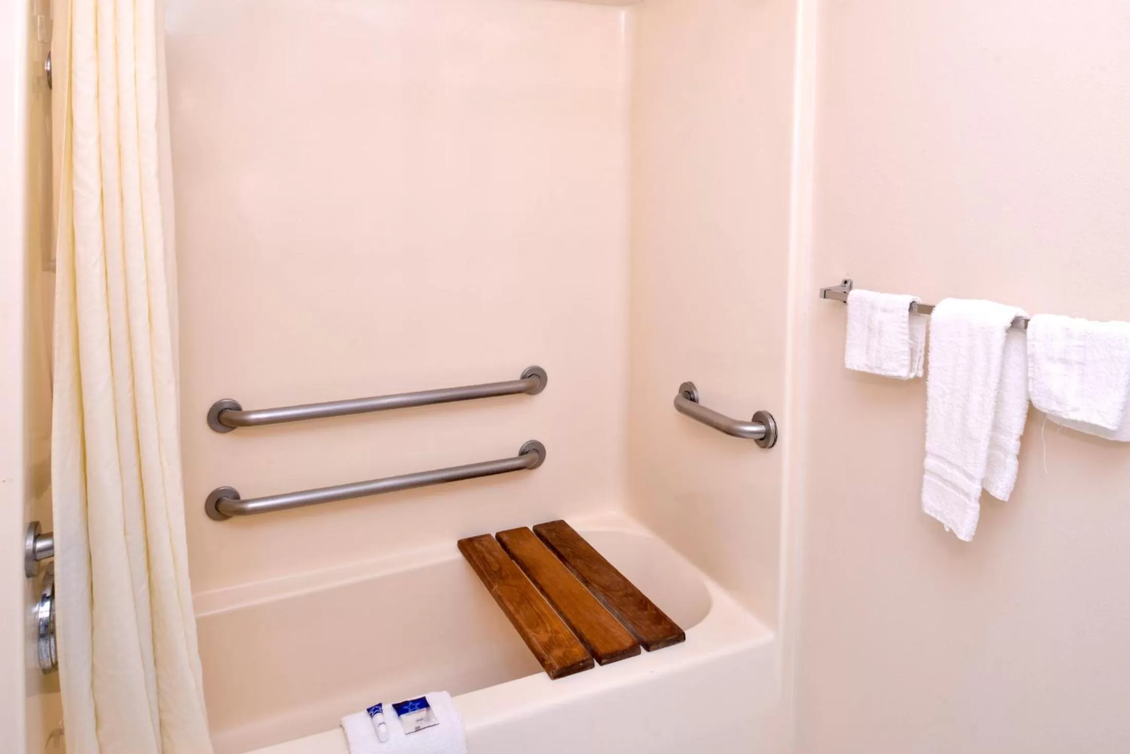 Bathroom in Americas Best Value Inn Sullivan