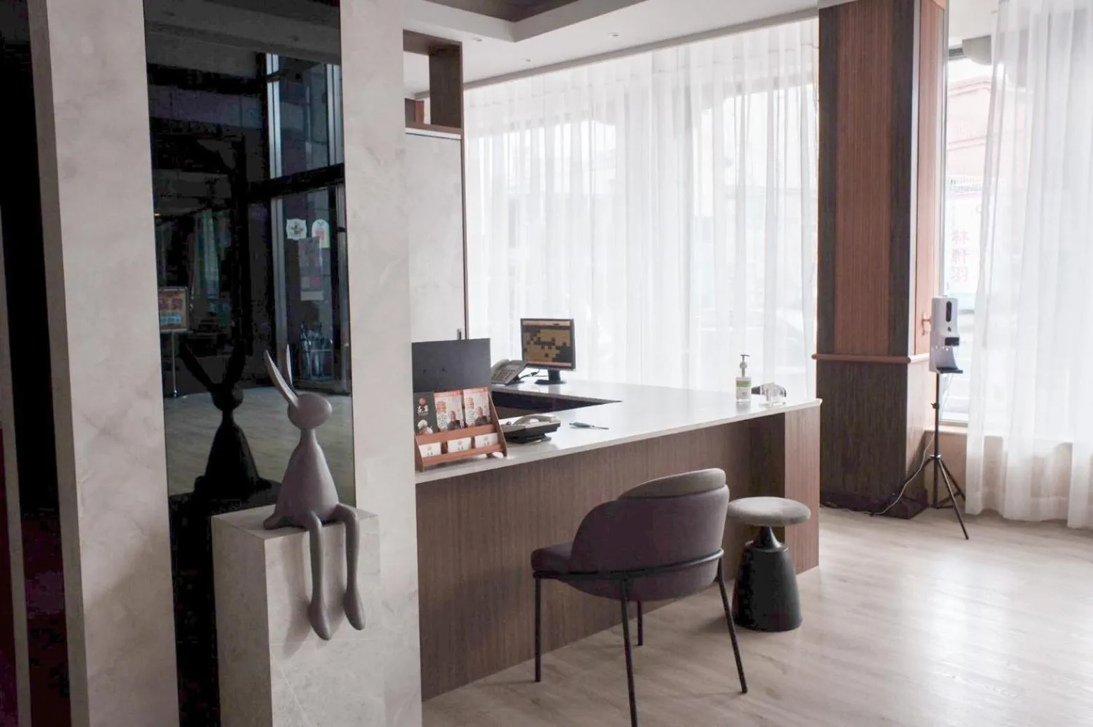 Living room in East Coast Hotel