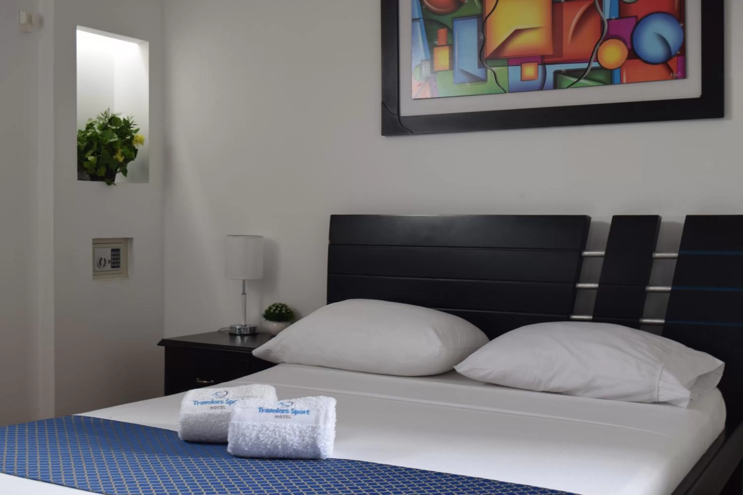 Bed in Hotel Travelers Sport