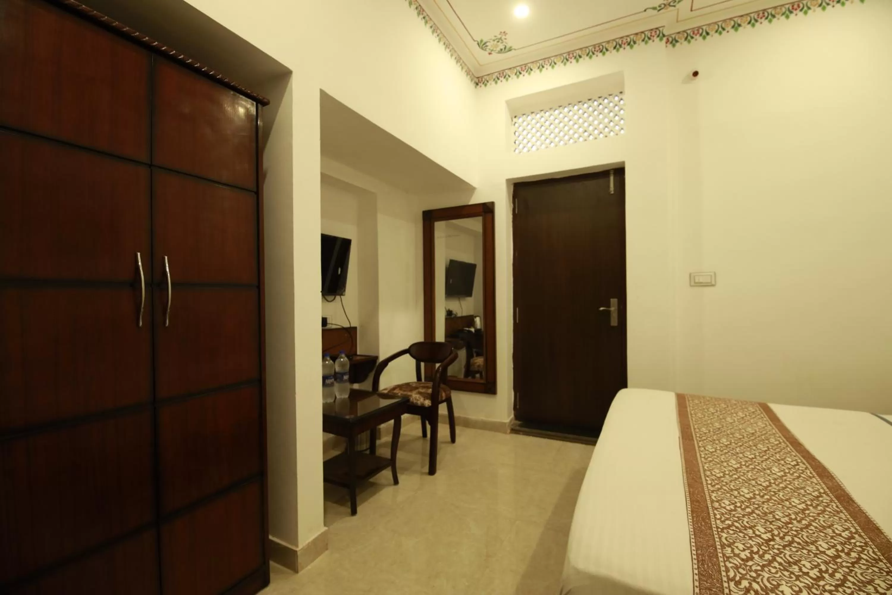 Seating area, Bed in Hotel Casa by the lake