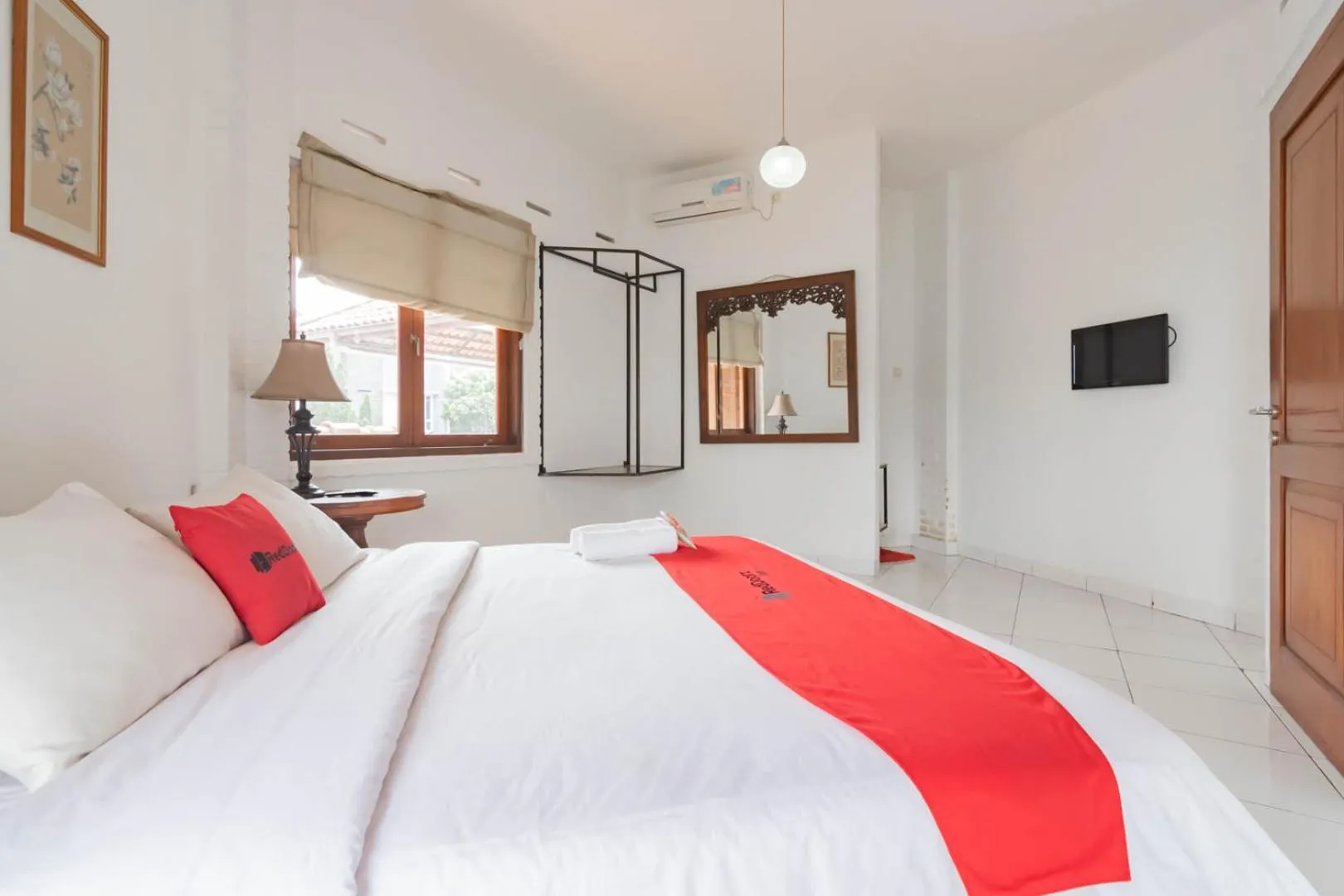 Bedroom in RedDoorz Plus near Dago Pakar