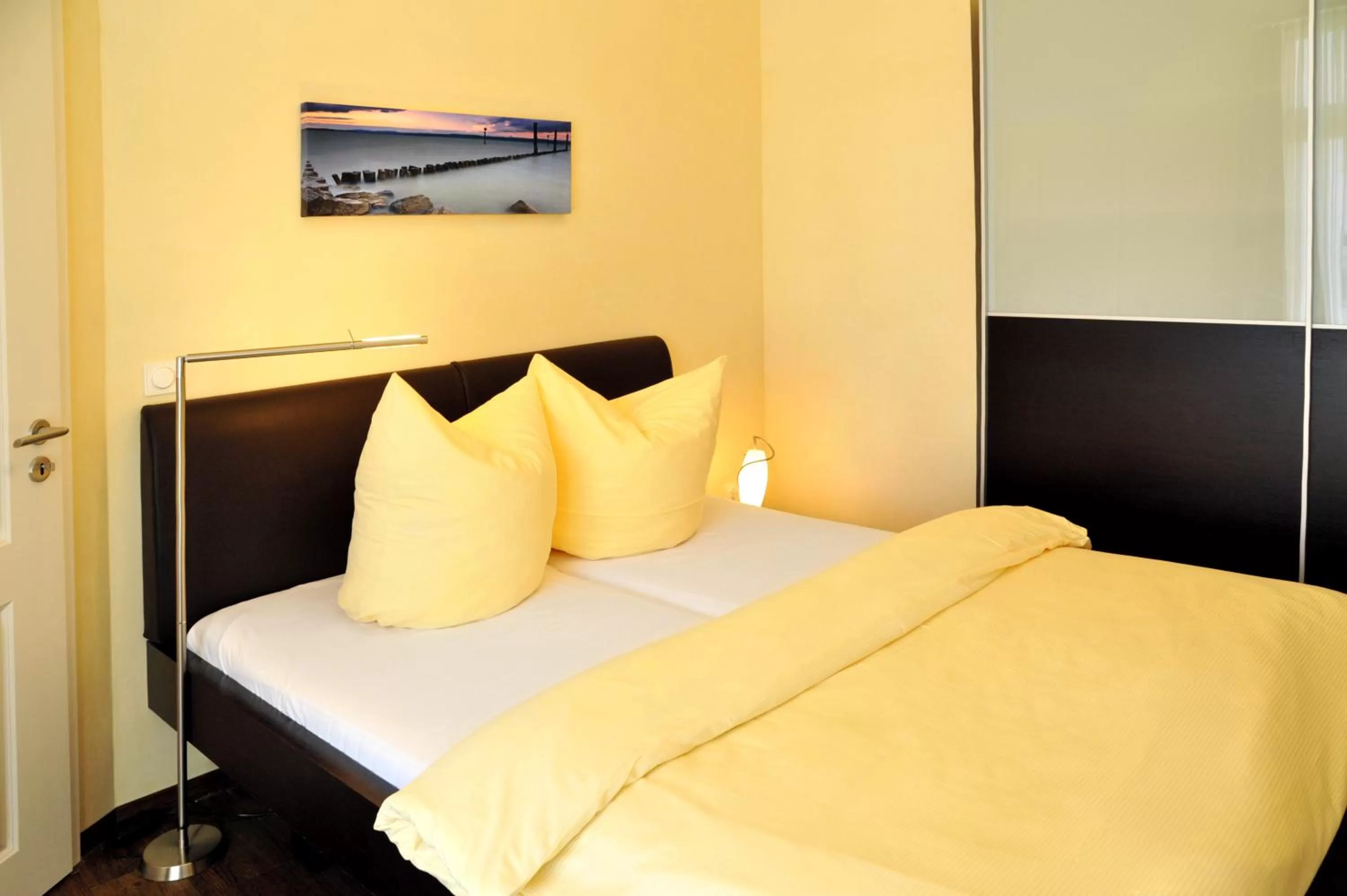 Bedroom, Bed in Villa Astoria - Suiten am Meer