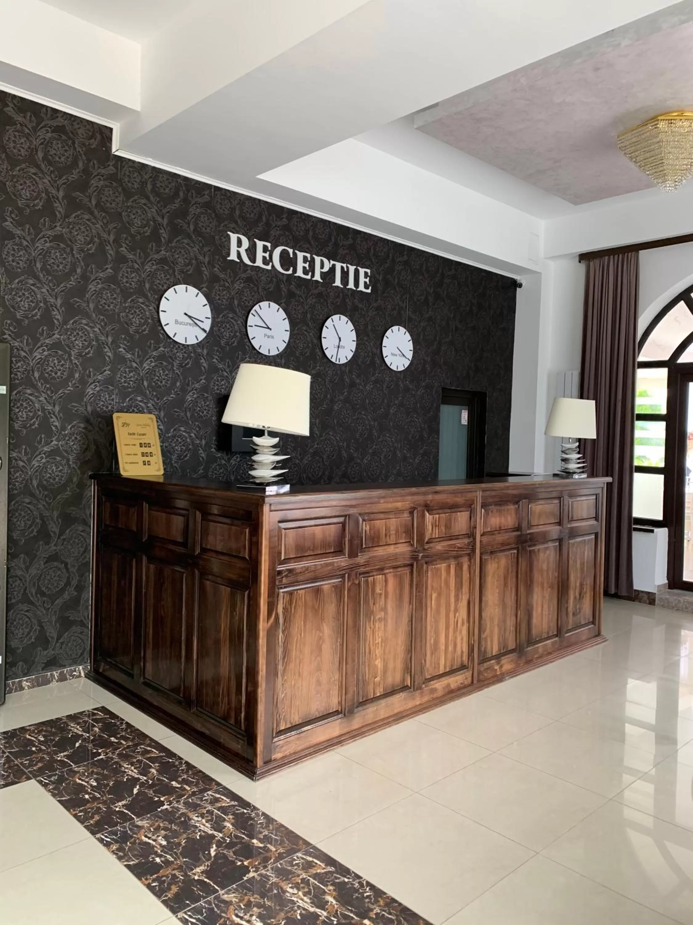 Lobby/Reception in Laura Holiday