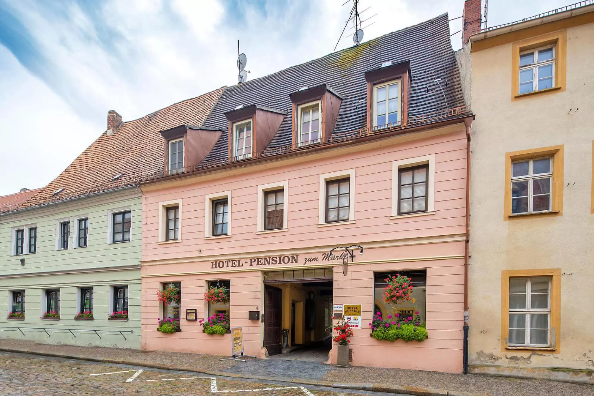 Facade/entrance, Property Building in Hotel-Pension zum Markt