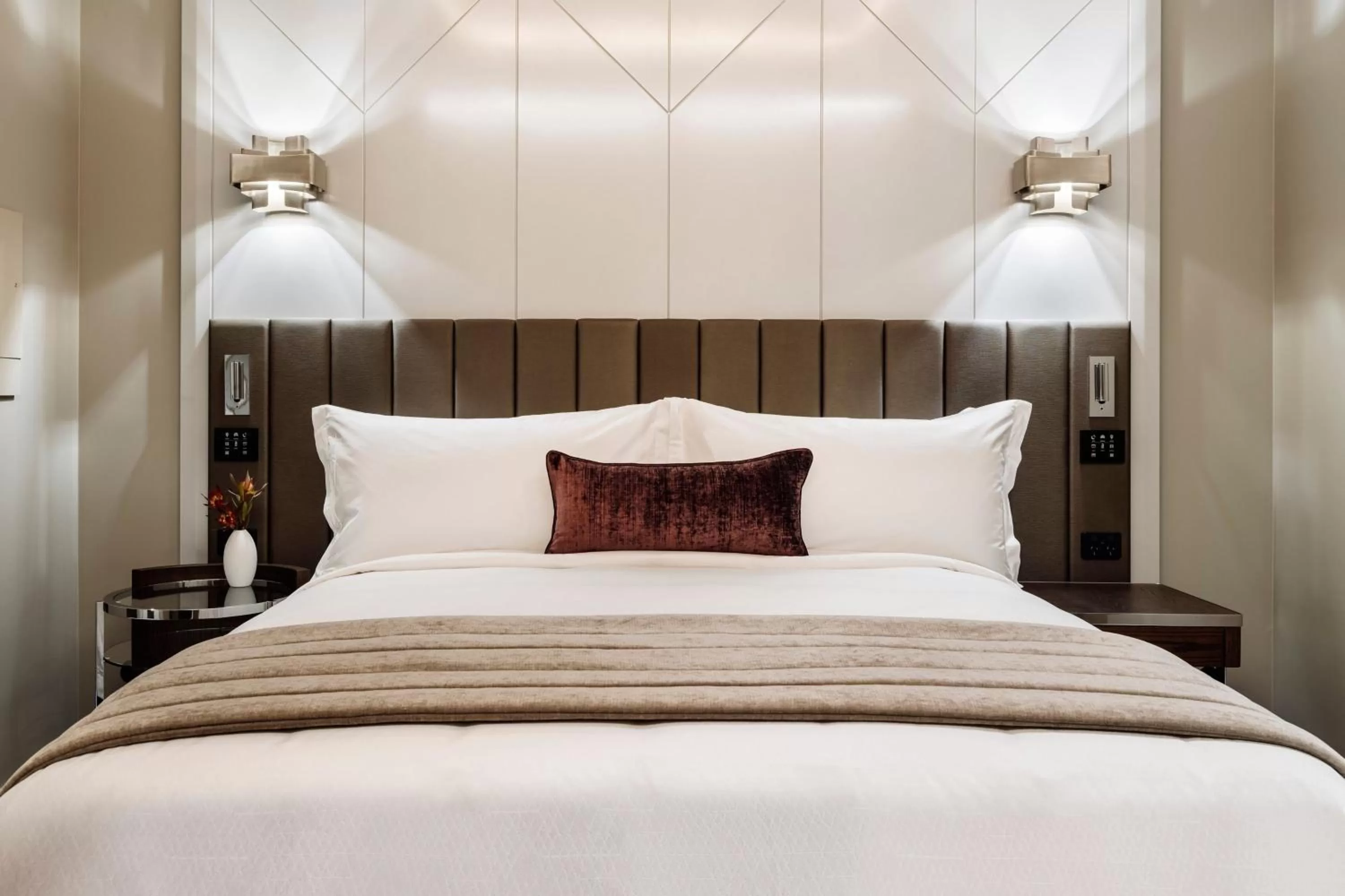 Photo of the whole room, Bed in The Tasman, a Luxury Collection Hotel, Hobart