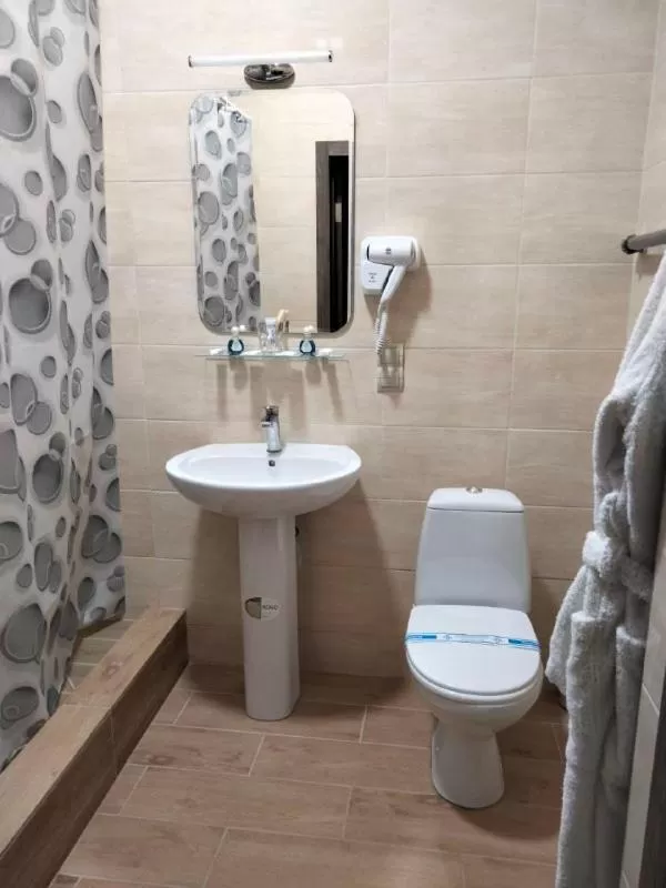 Bathroom in Hotel Prydesnyansky