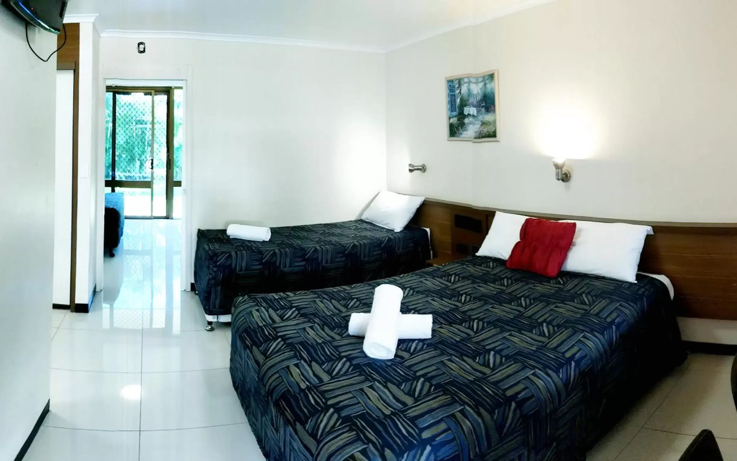 Executive Two-Bedroom Suite in Miners Lodge Motor Inn Executive Two-Bedroom Suite in Miners Lodge Motor Inn