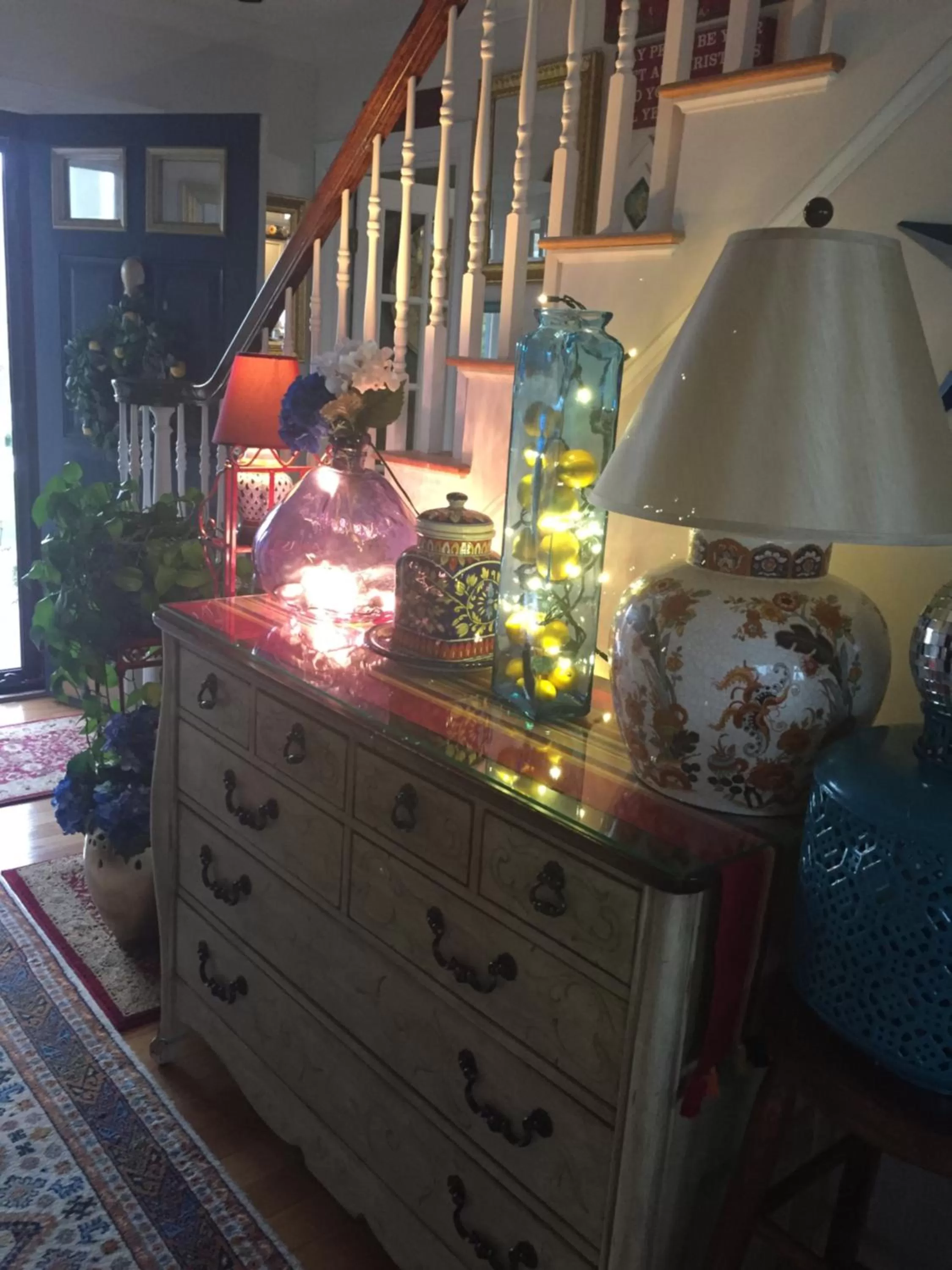 Lobby or reception in Inn 38 Oak Bluff Circle