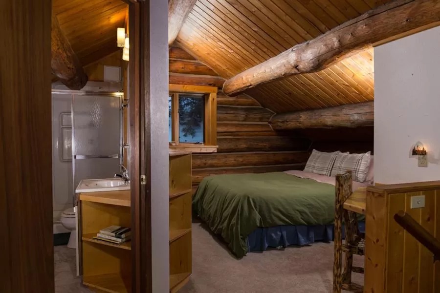 Bed in Silver Gate Lodging