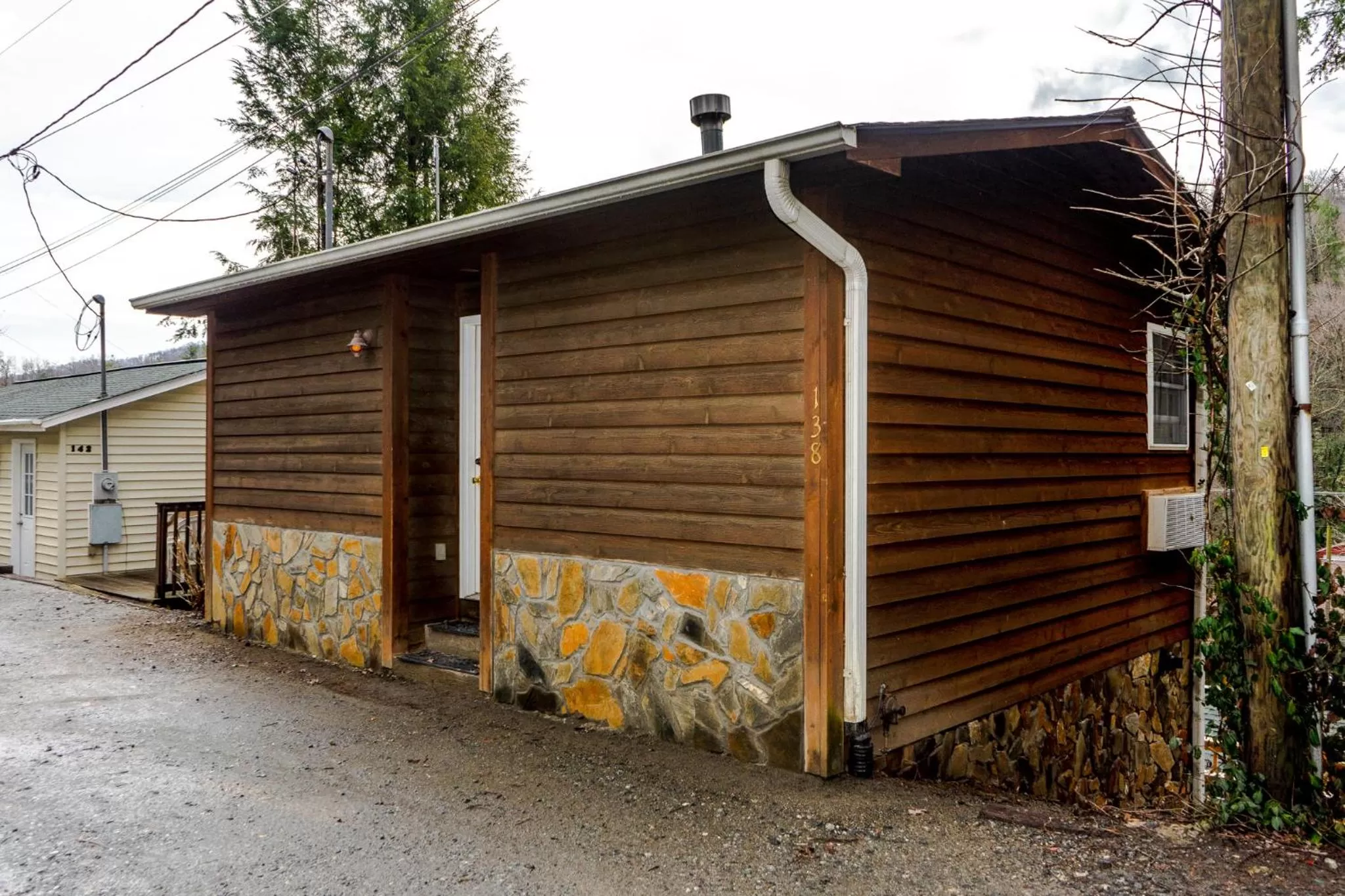 Facade/entrance, Property Building in The Chimney Rock Inn & Cottages