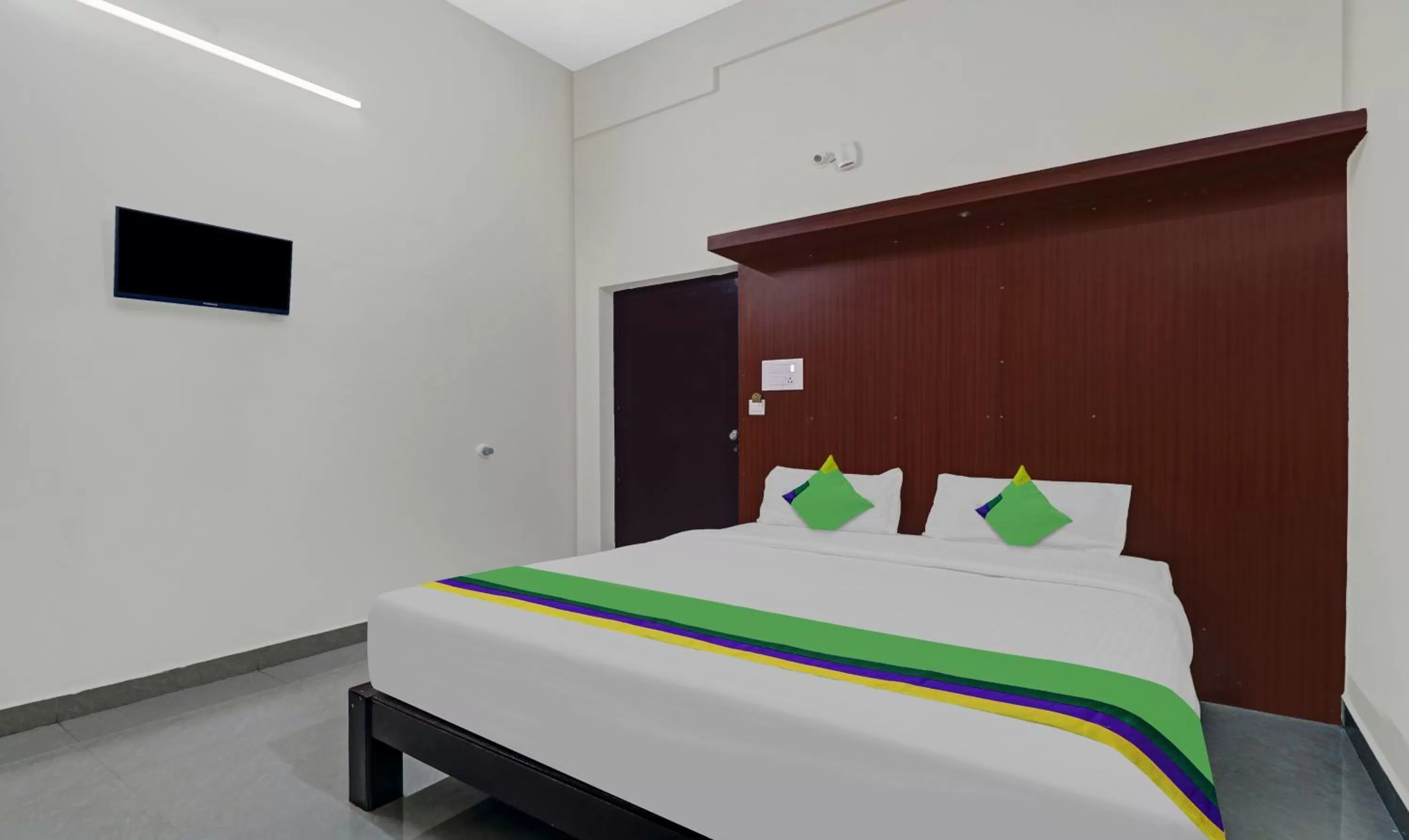 Bedroom, Bed in Treebo Trend Grand JP Inn