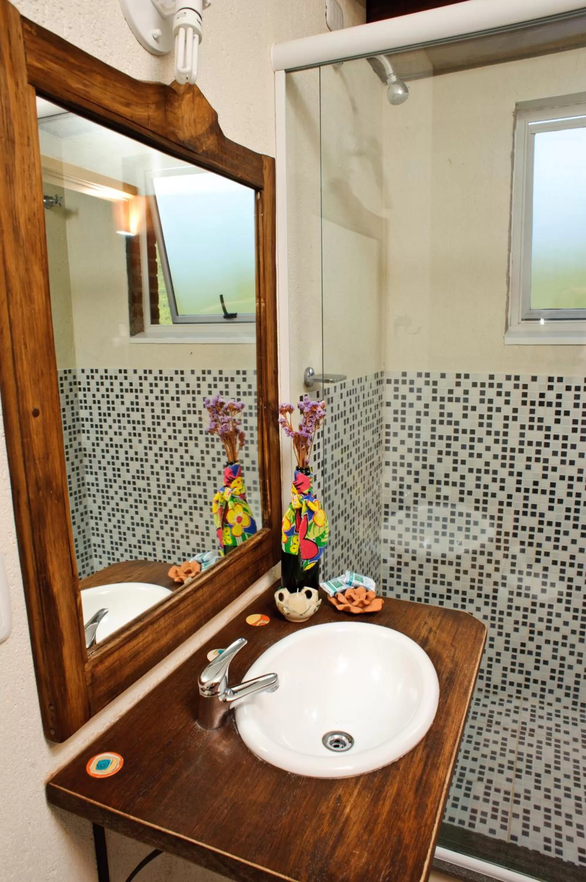 Bathroom in Bina's Haus Pousada, Cafeteria e Atelier