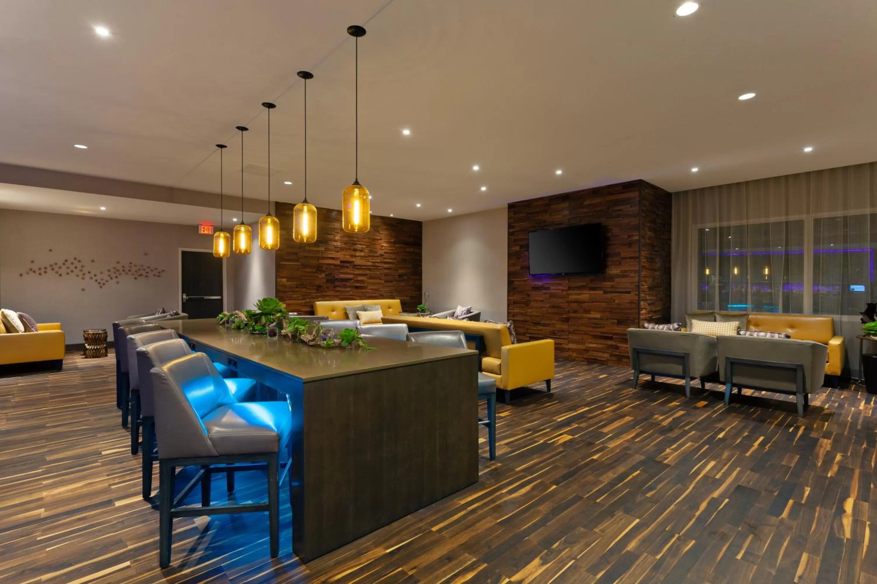 Lounge or bar in Crowne Plaza Silicon Valley North - Union City by IHG