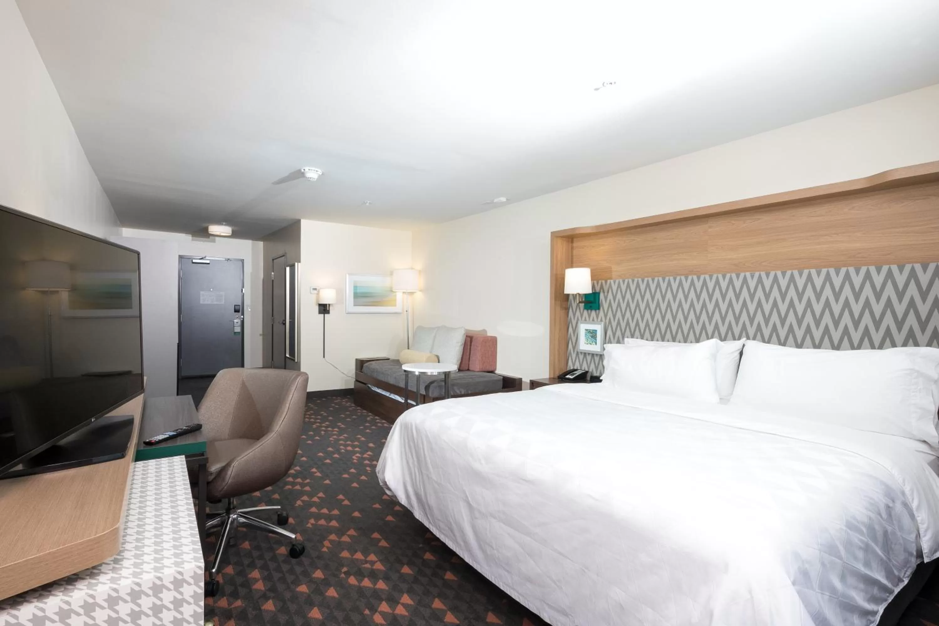 Bed in Holiday Inn & Suites Detroit - Troy by IHG