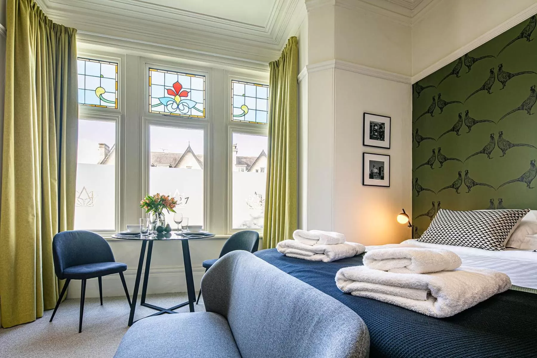 Seating area, Bed in The Belmont - Harrogate Stays