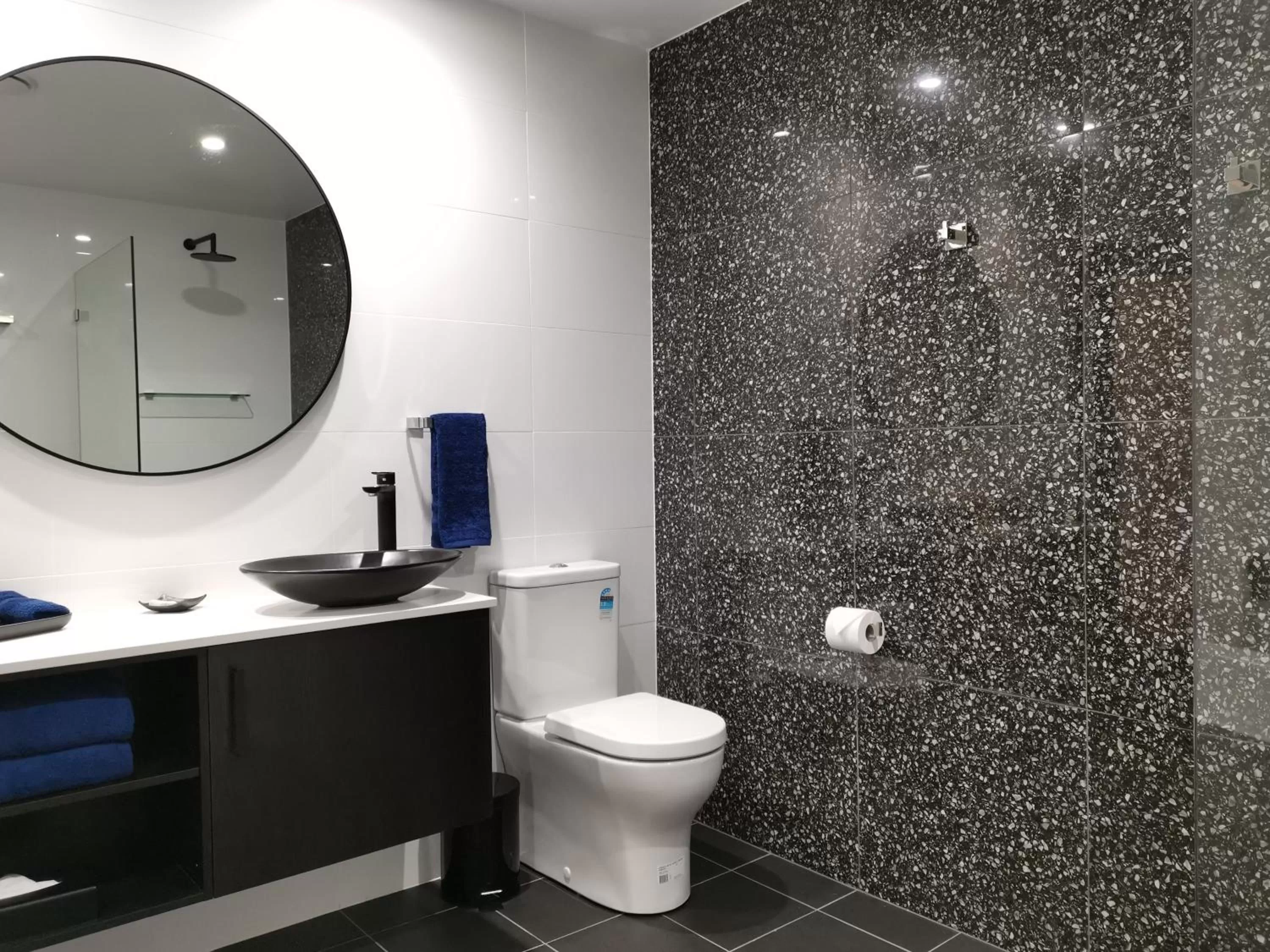 Bathroom in The Abbey Motel Goulburn