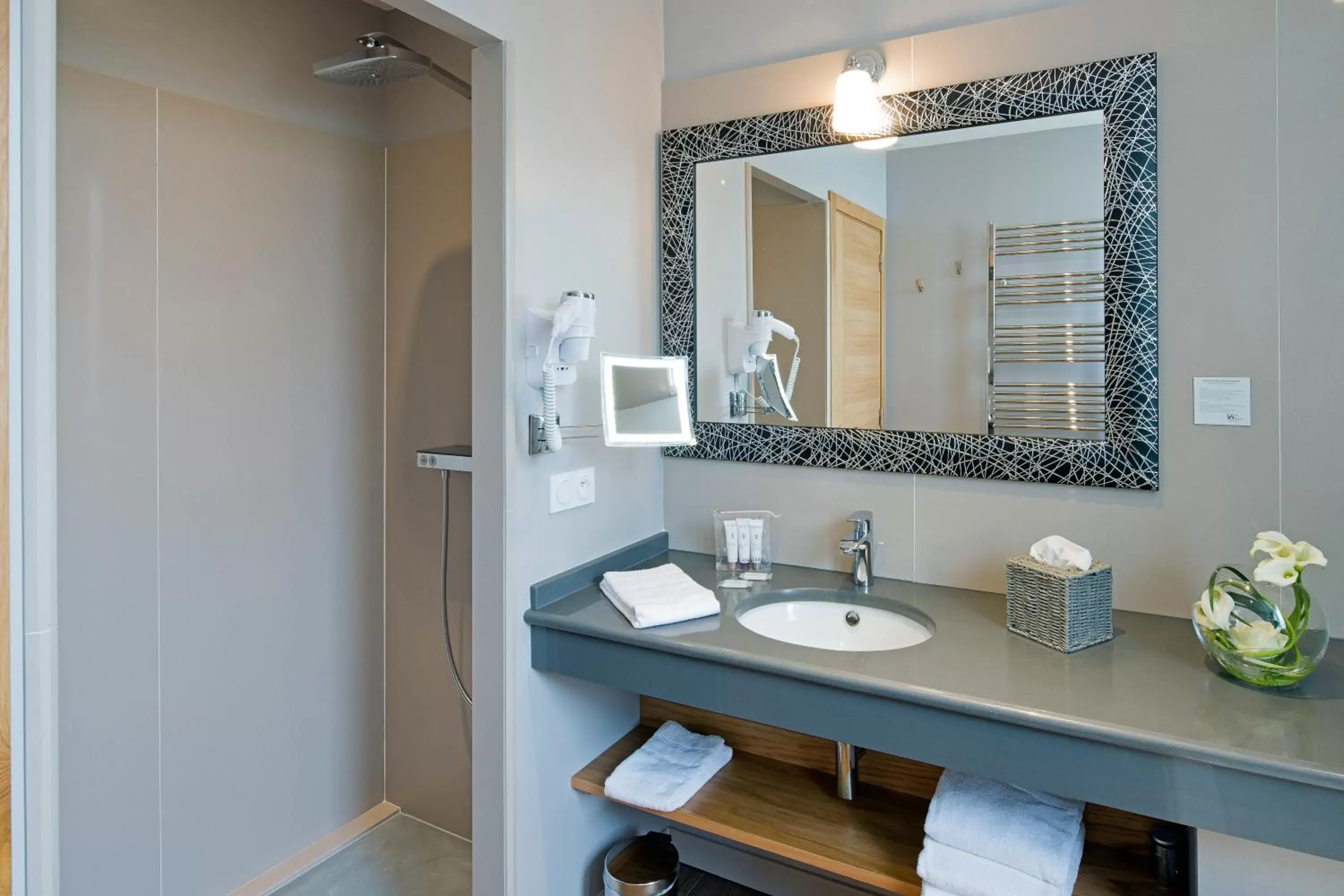 Twin Room in Hôtel d'Orléans Twin Room in Hôtel d'Orléans