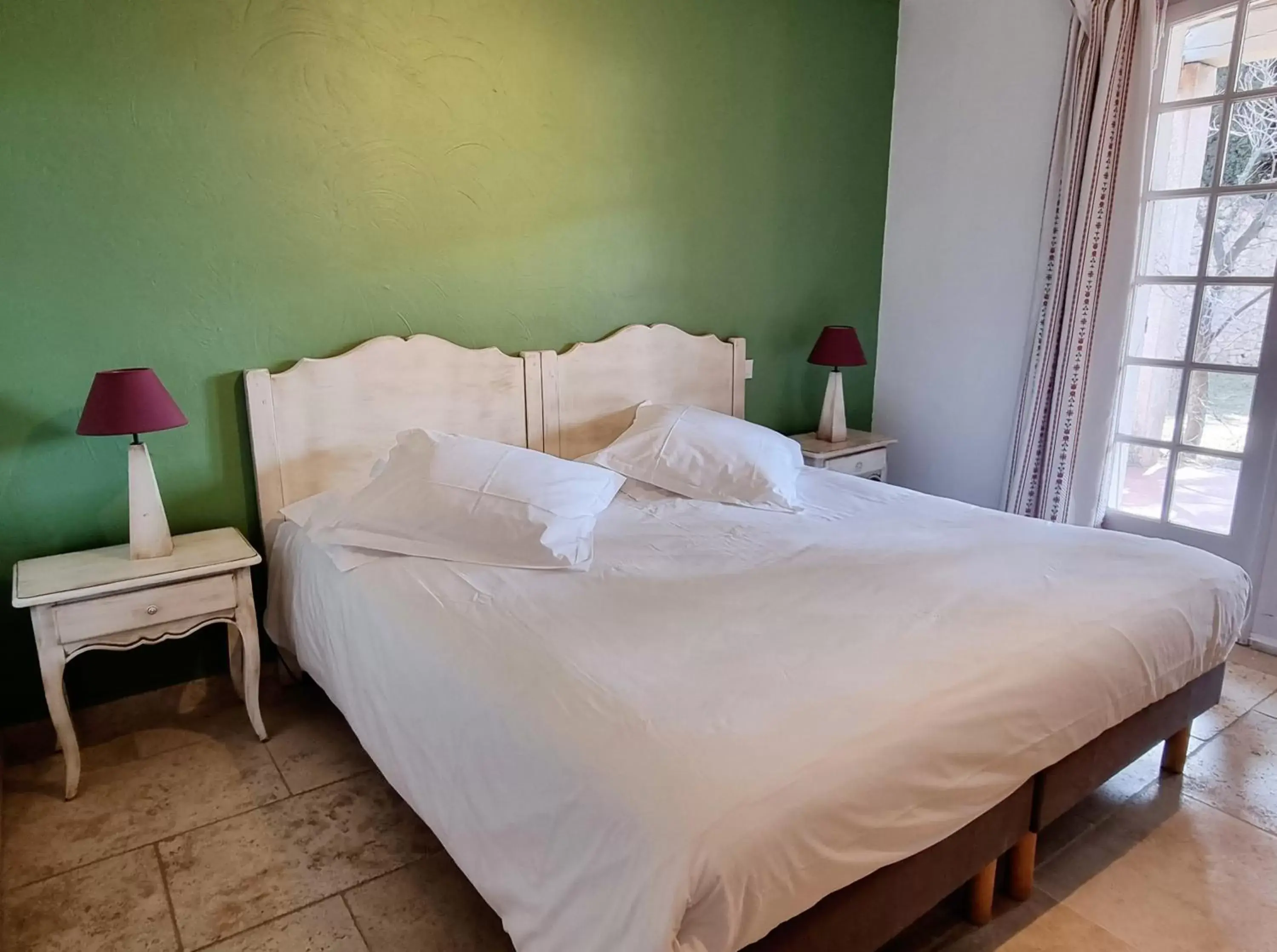 Privilege Double Room in Castillon Des Baux Privilege Double Room in Castillon Des Baux