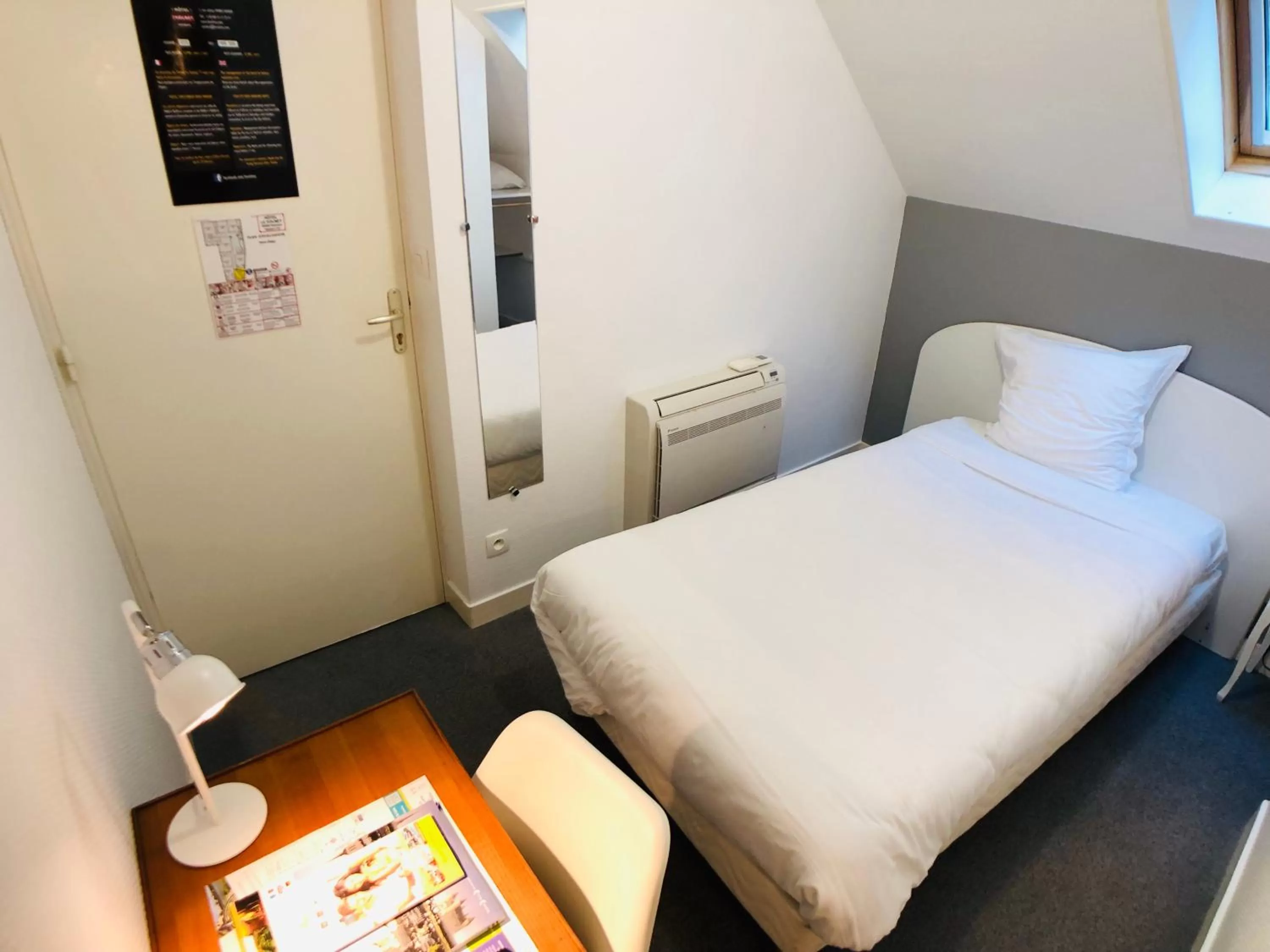 Bed in Cit'Hotel Le Volney