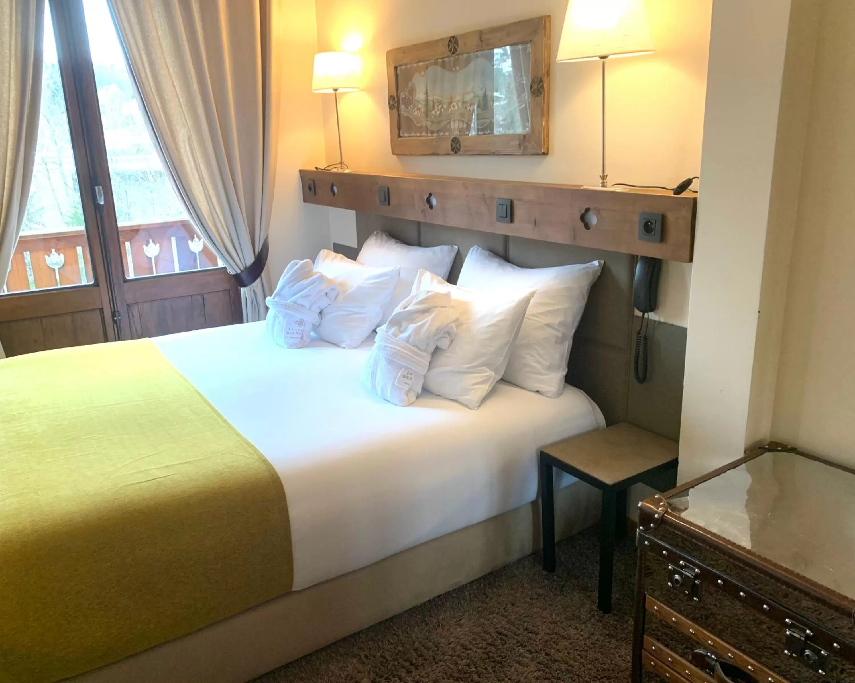 Photo of the whole room, Bed in Coeur des Neiges