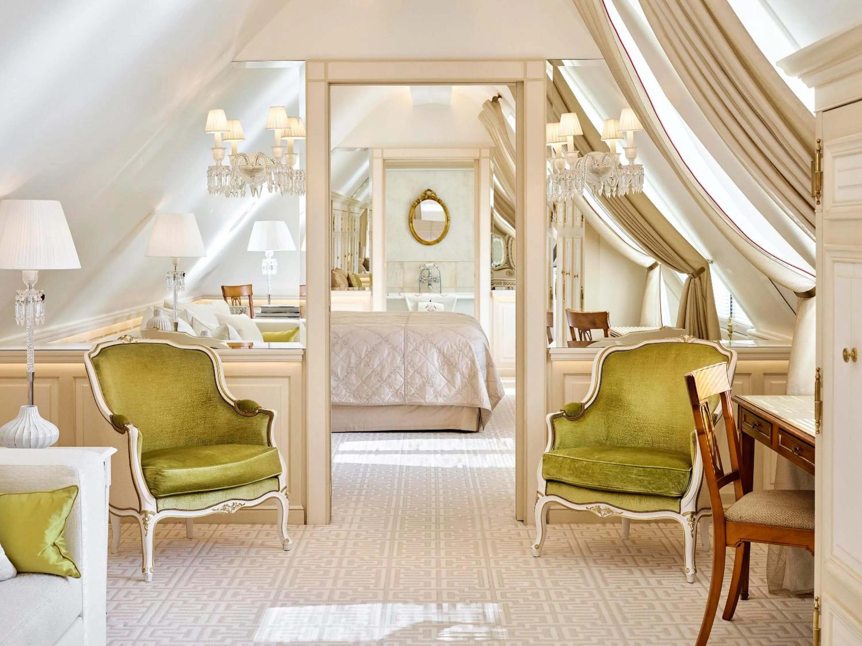 Living room, Bed in Le Meurice – Dorchester Collection