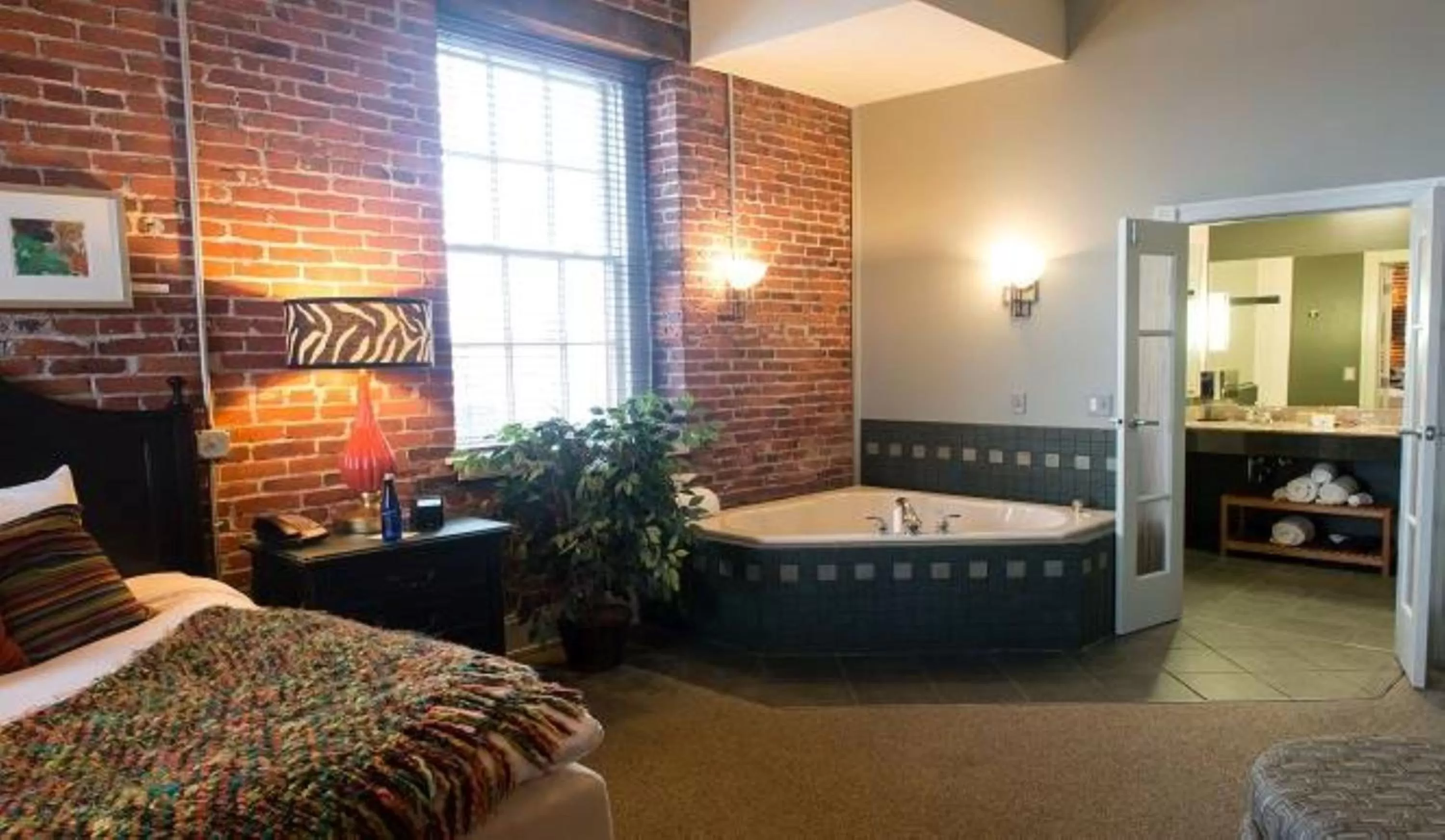 Bedroom, Bed in Lancaster Arts Hotel