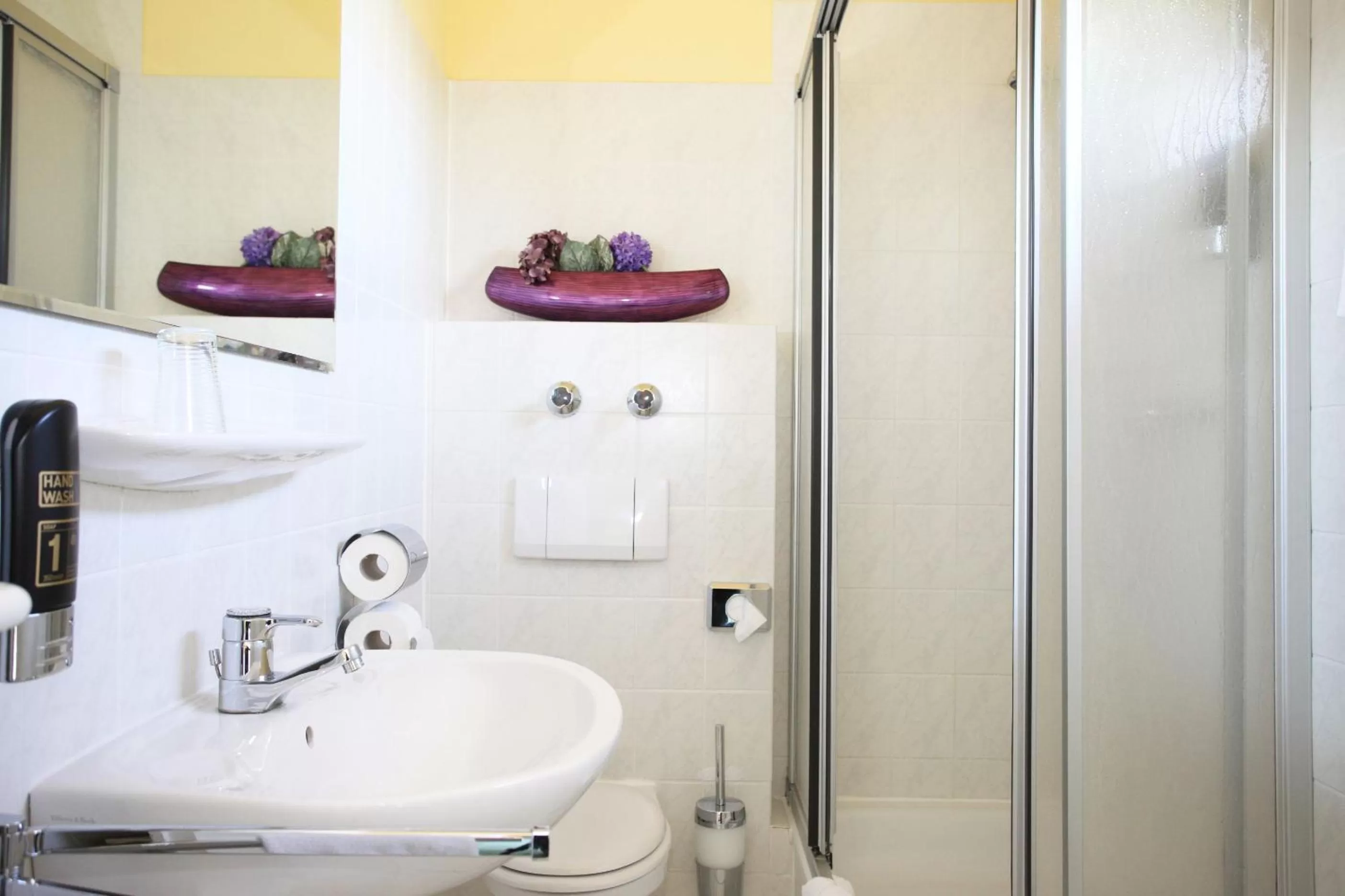 Bathroom in Hotel Toskana